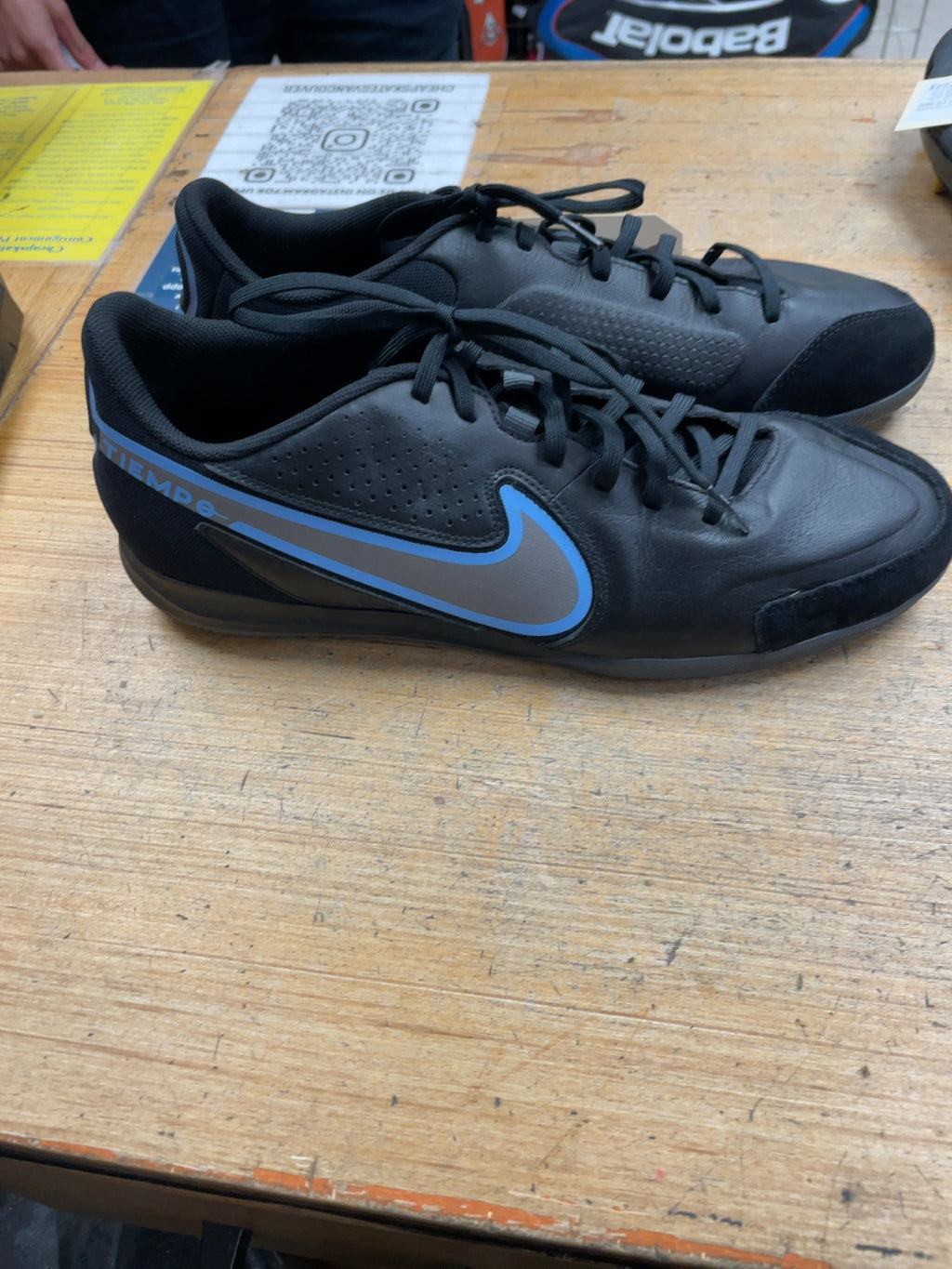 Nike Tiempo Indoor Soccer Shoes Size 11.5