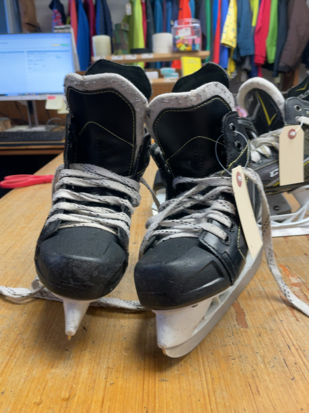 CCM Tacks 9040 Size 1 Youth Ice Hockey Skates