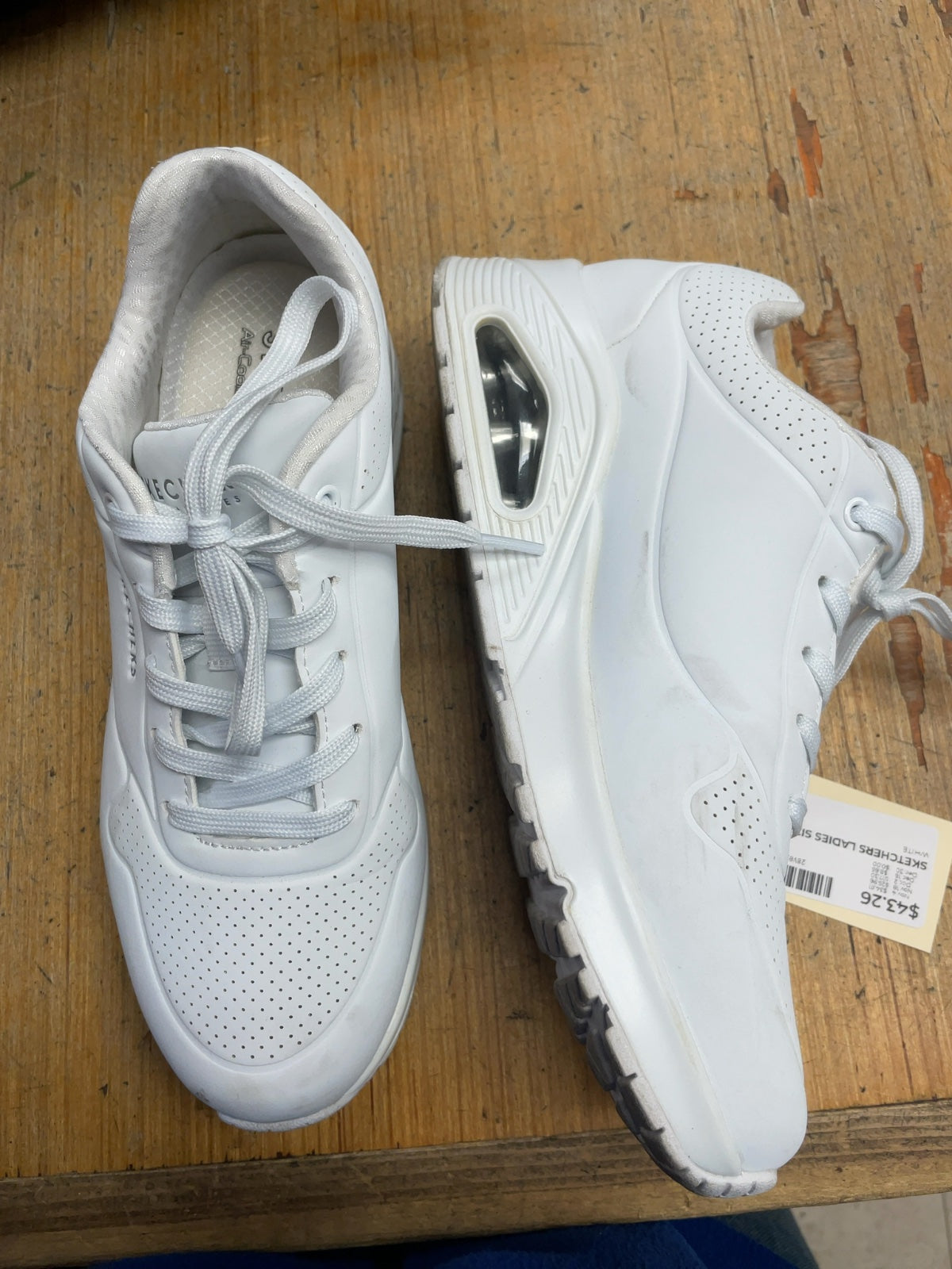 Skechers Uno Stand on Air Size 8 US White Sneakers