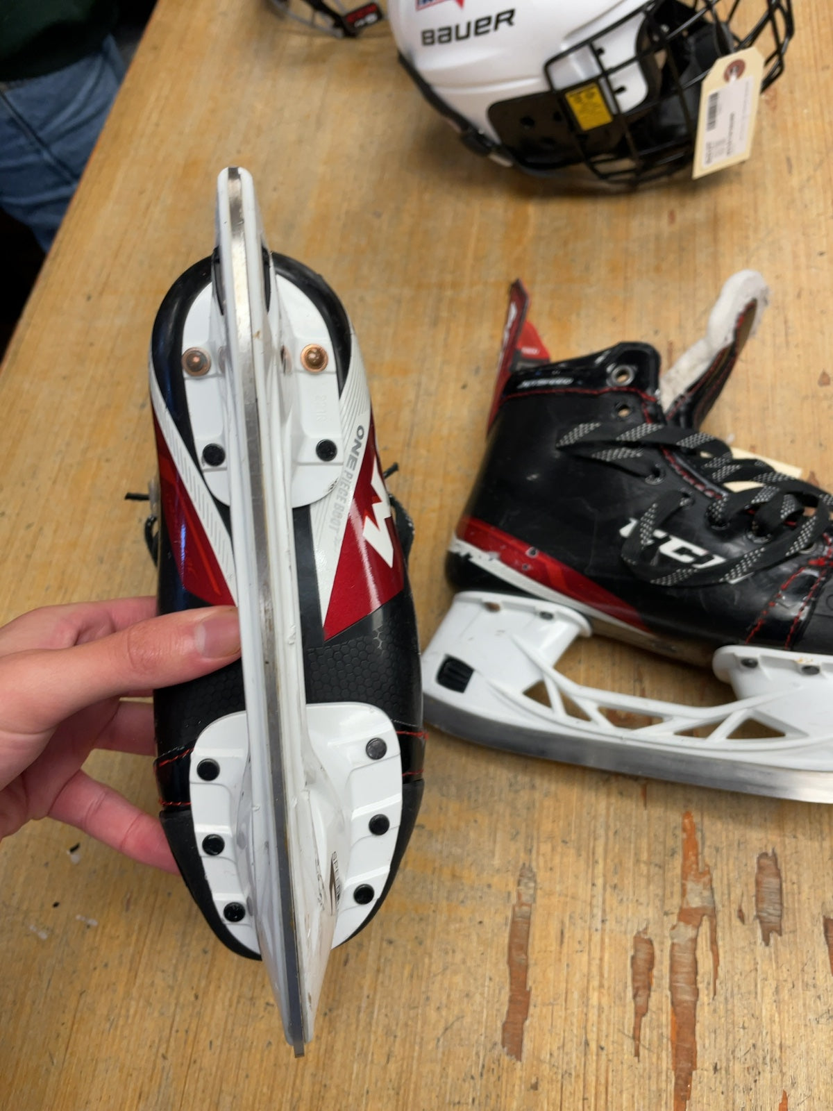 CCM JetSpeed Vibe Size 2 Hockey Skates