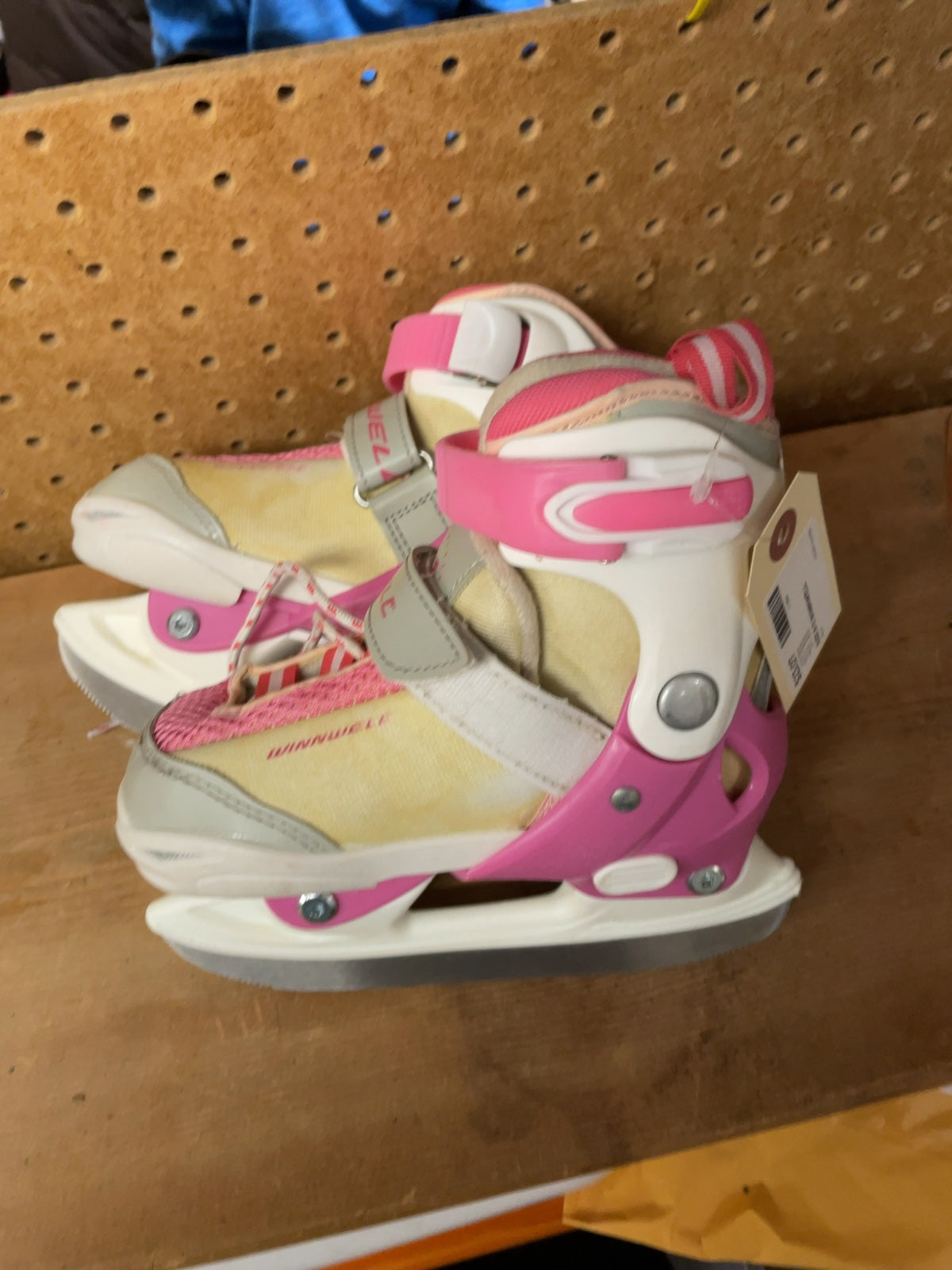 Winnwell Size 8-11 Adjustable Ice Skates Pink