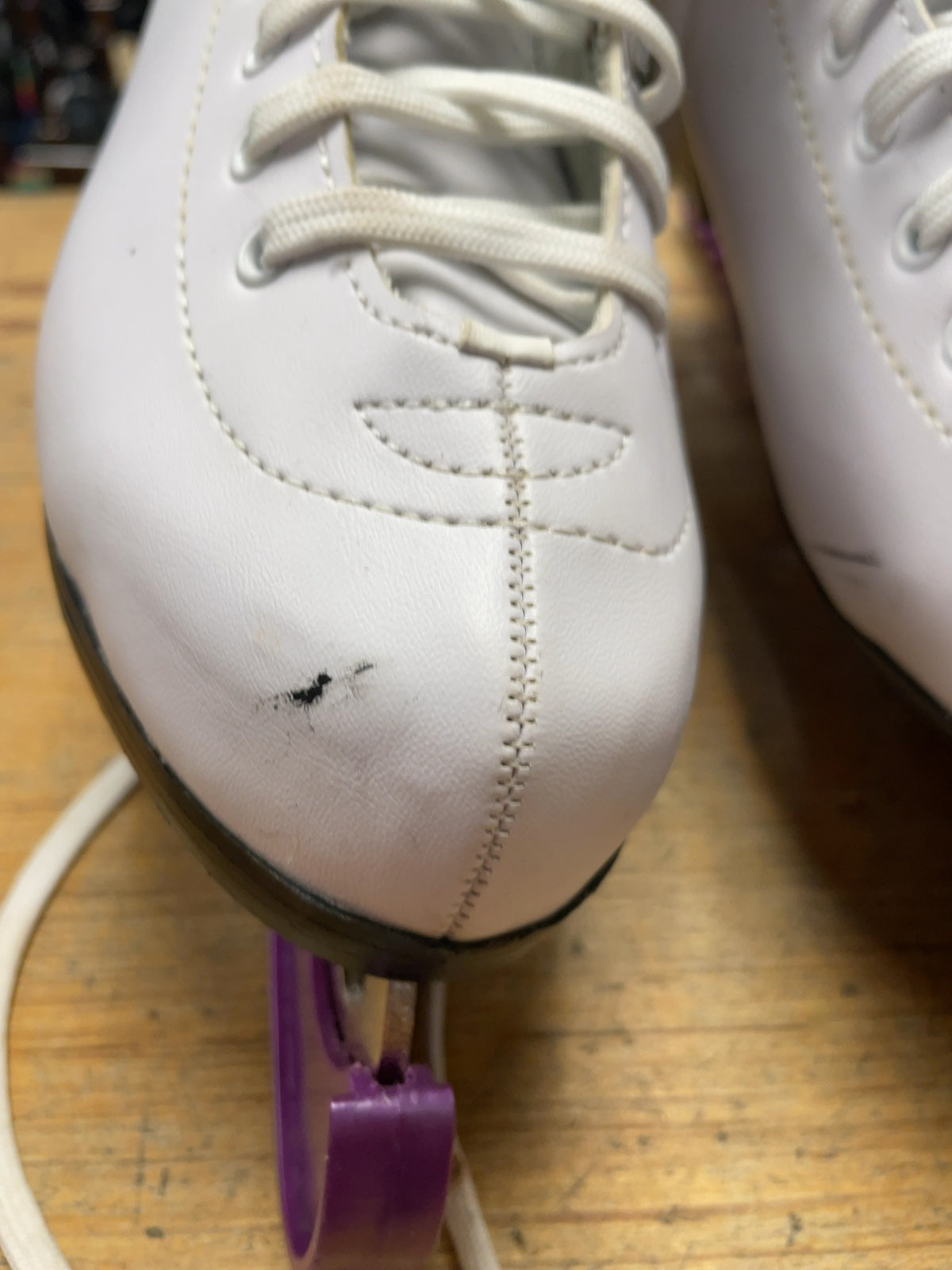 Winnwell Size 8 Figure Skates