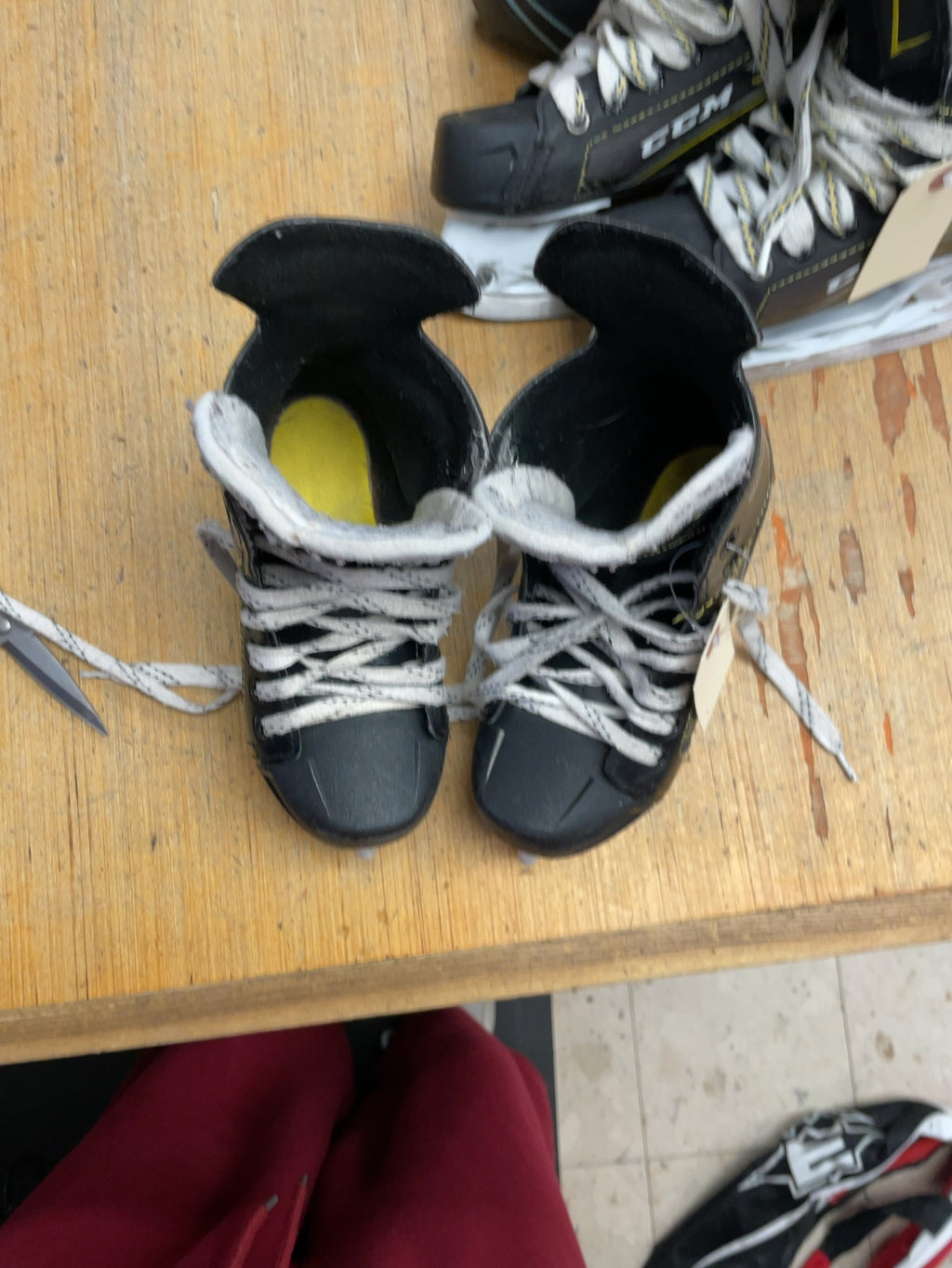 CCM Tacks 9040 Size 1 Youth Ice Hockey Skates