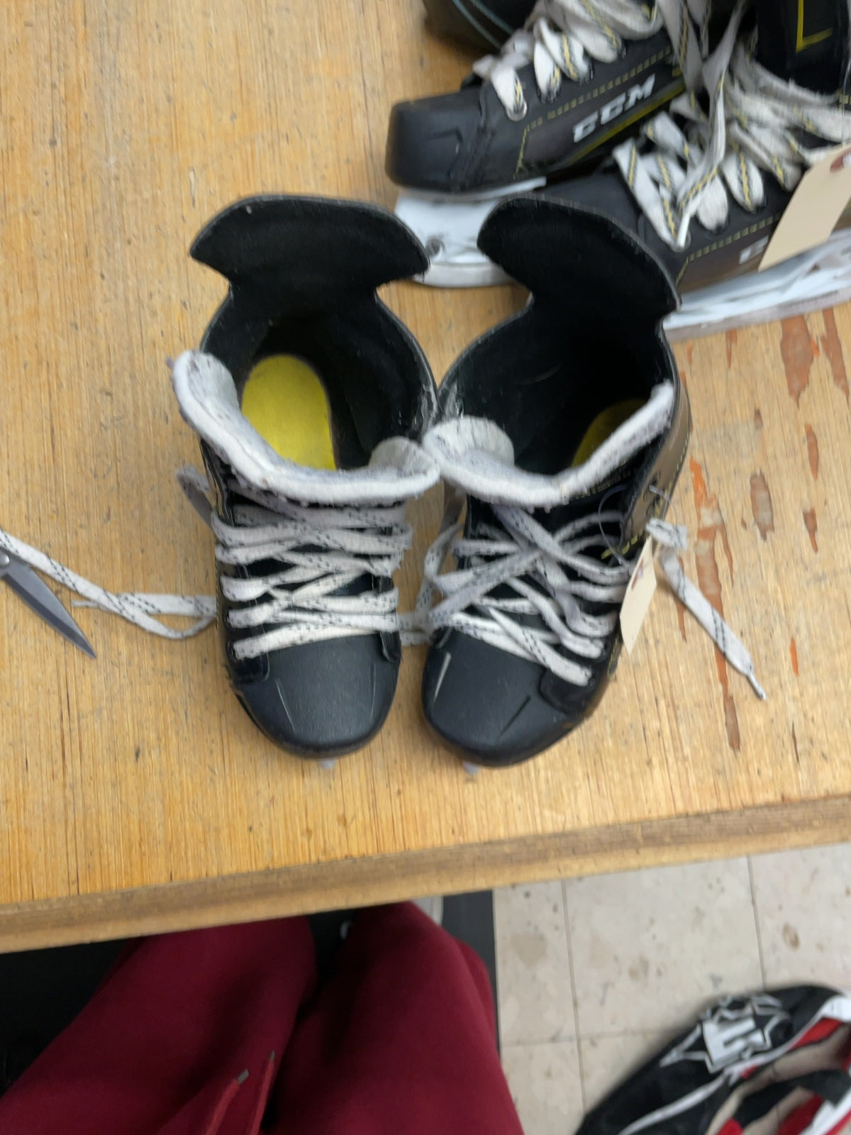 CCM Tacks 9040 Size 1 Youth Ice Hockey Skates