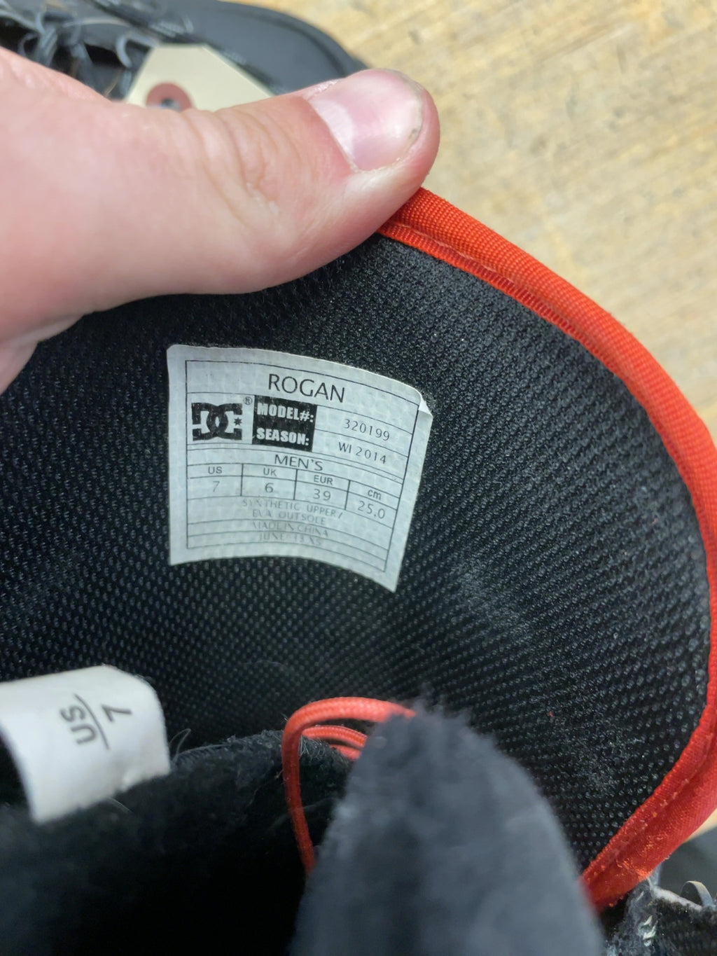 DC Rogan Size 7 Snowboard Boots