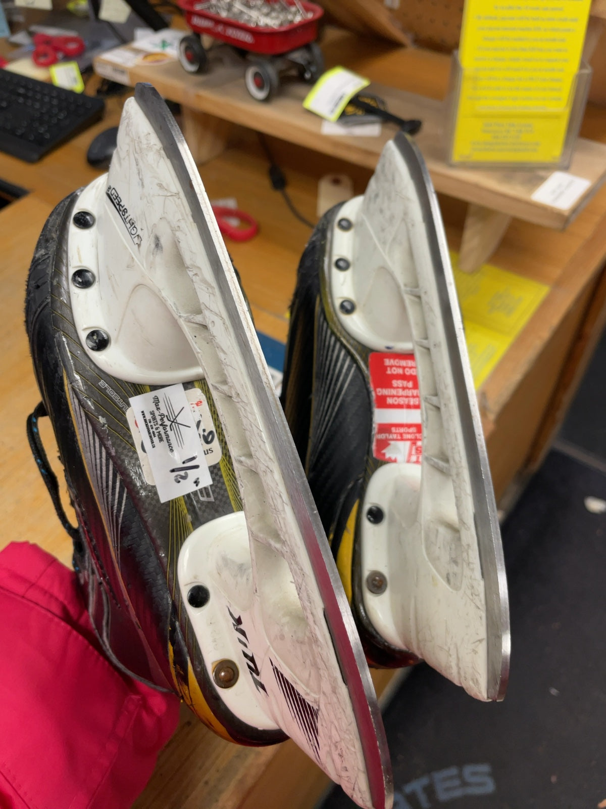 Bauer Supreme Elite Size 1 D Ice Hockey Skates