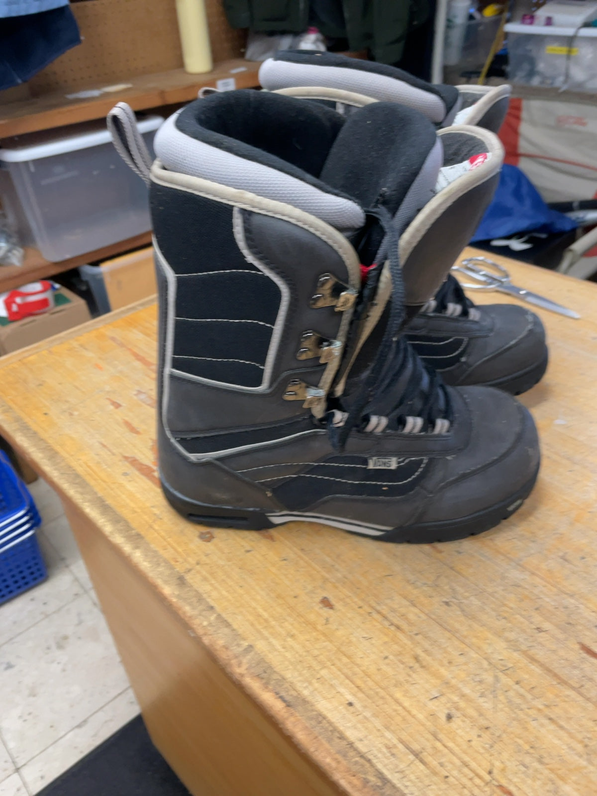 Vans Mantra Size 10 US Snowboard Boots
