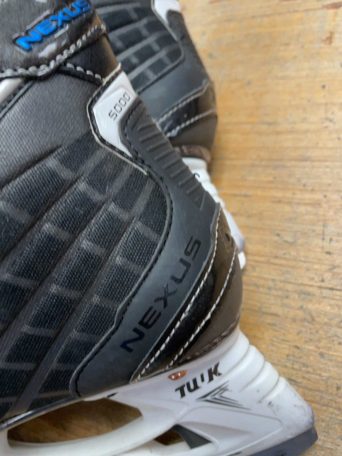 Bauer Nexus 5000 Size 2EE Hockey Skates