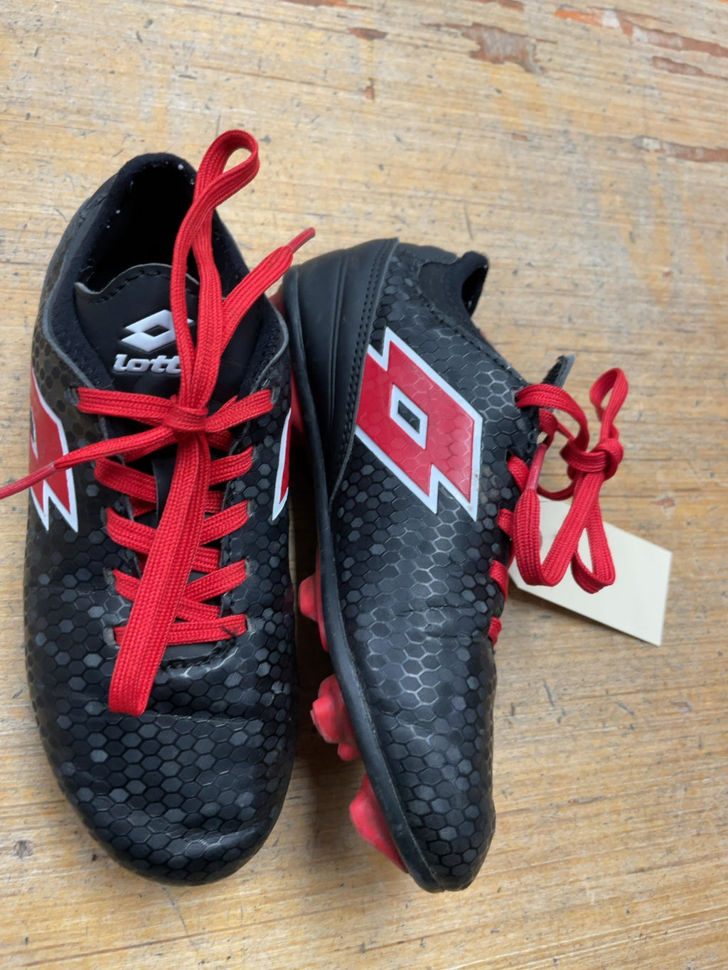 Lotto Storm Size 1 US Youth Soccer Cleats Black/Red