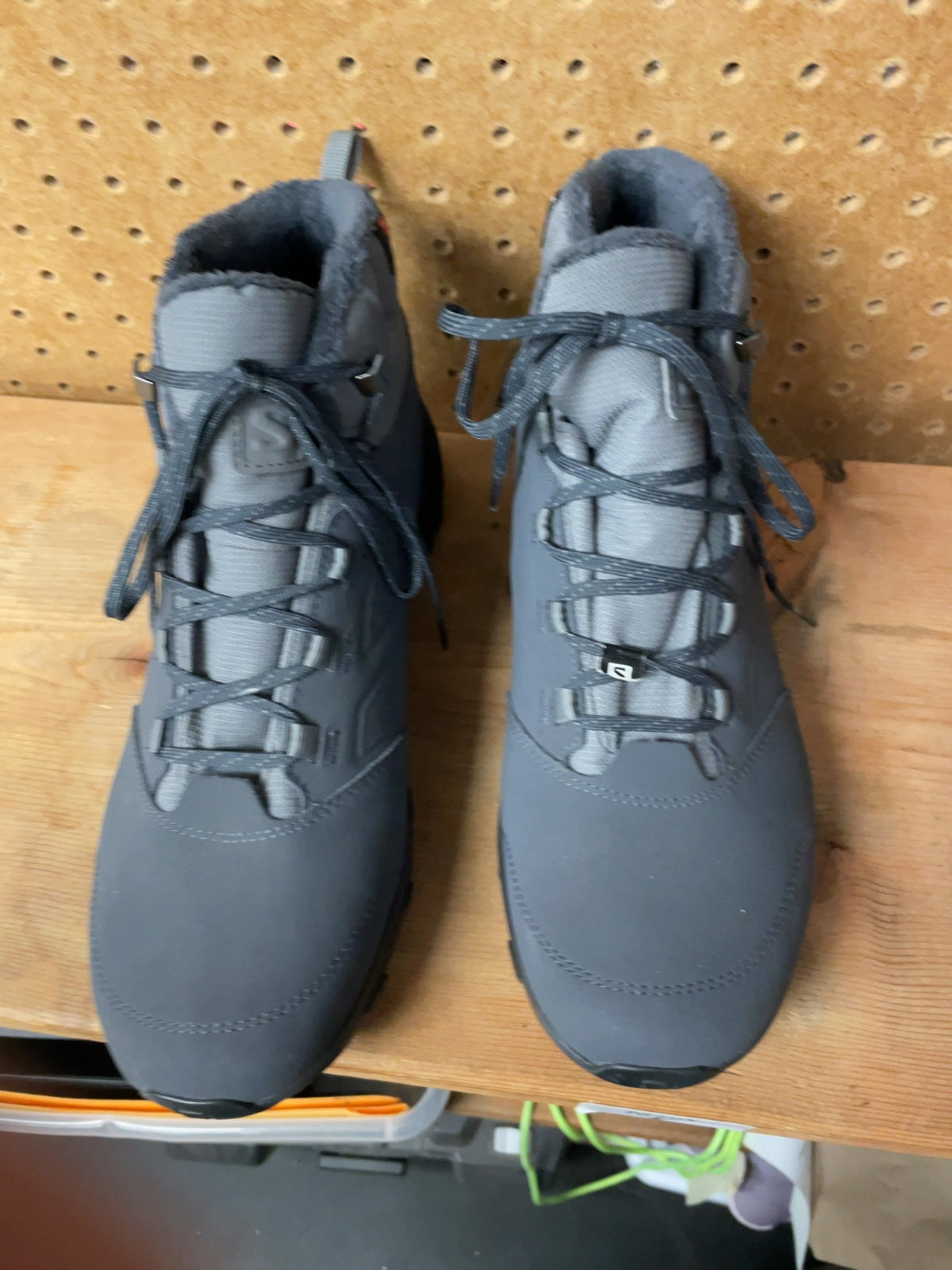Salomon Thinsulate Contagrip Hiking Boots Size 9.5