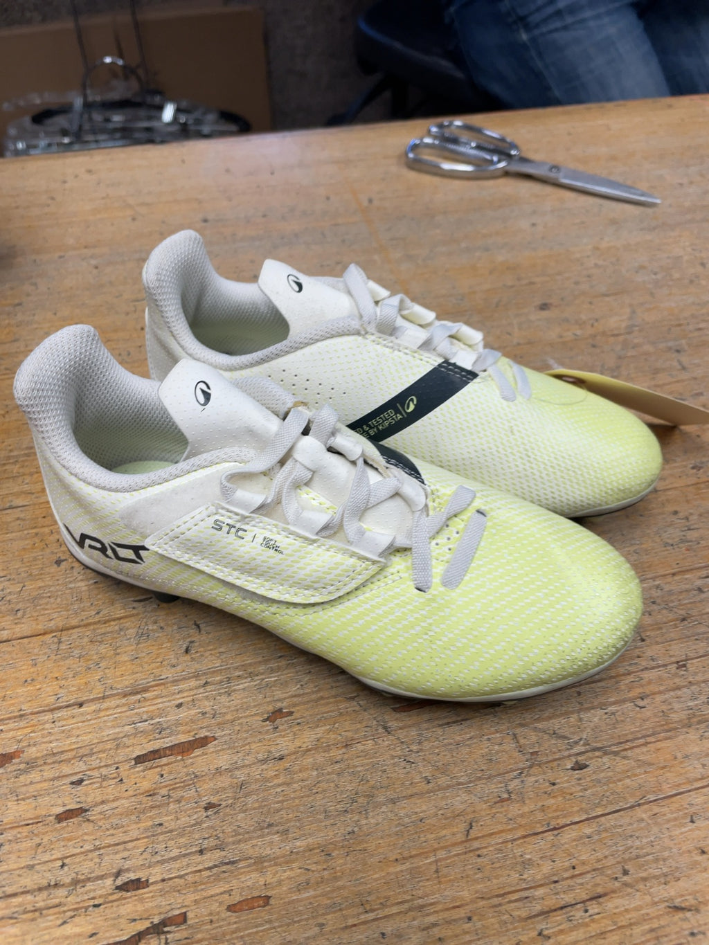 Kipsta Viralto Size 1 Soccer Cleats