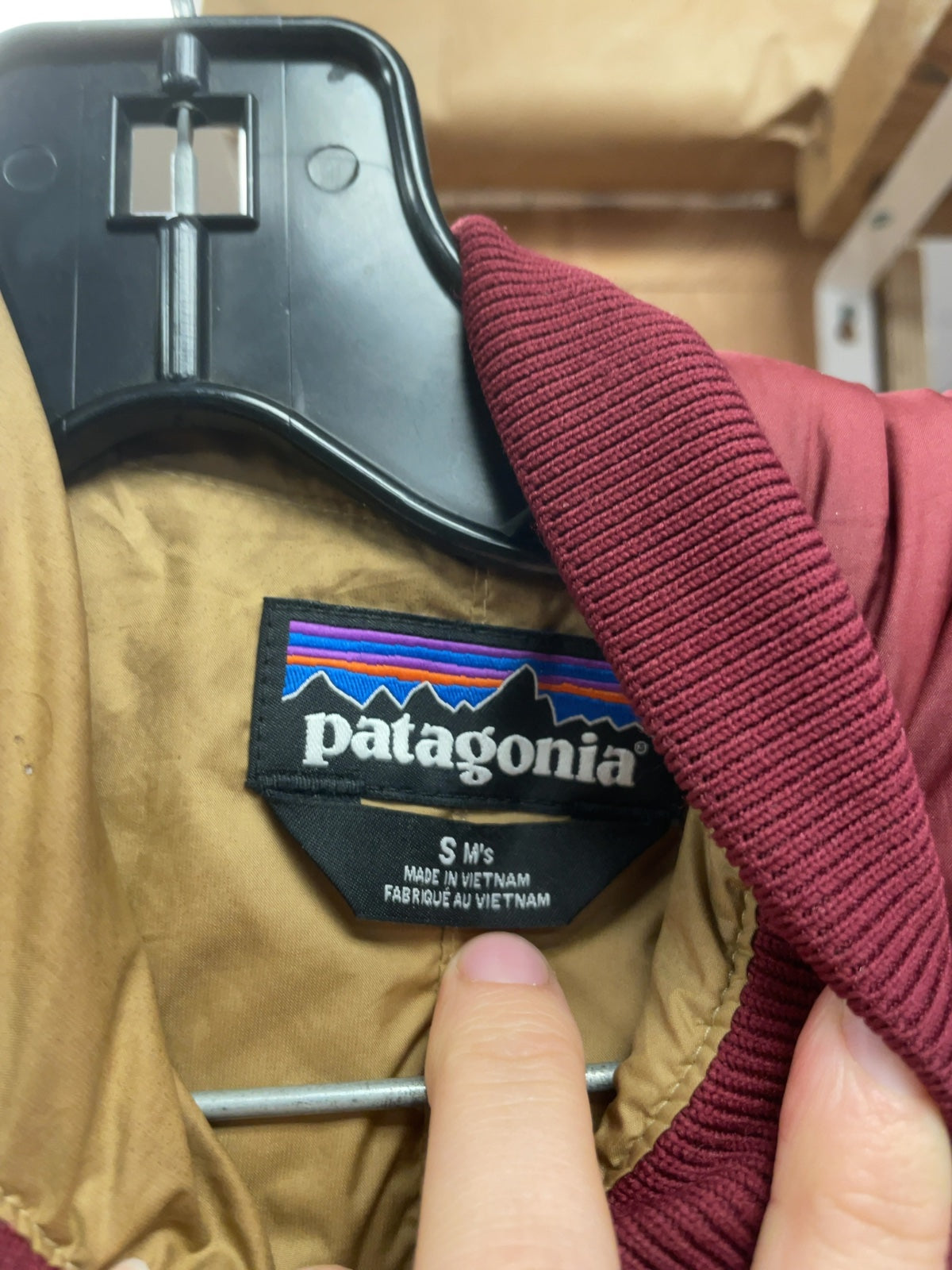 Patagonia Size S Mens Hooded Quilted Jacket Burgundy