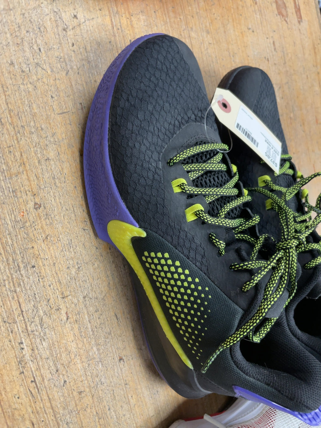 Nike Mamba Focus Size 8 Basketball Court Shoes
