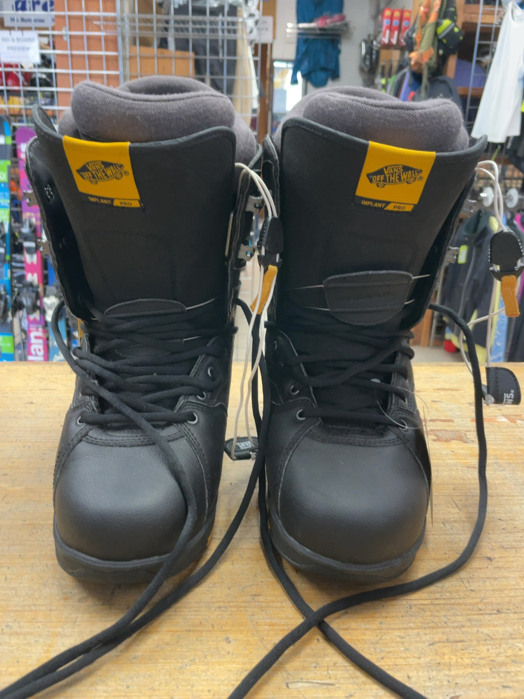Vans Implant Pro Size 9.5 Snowboard Boots