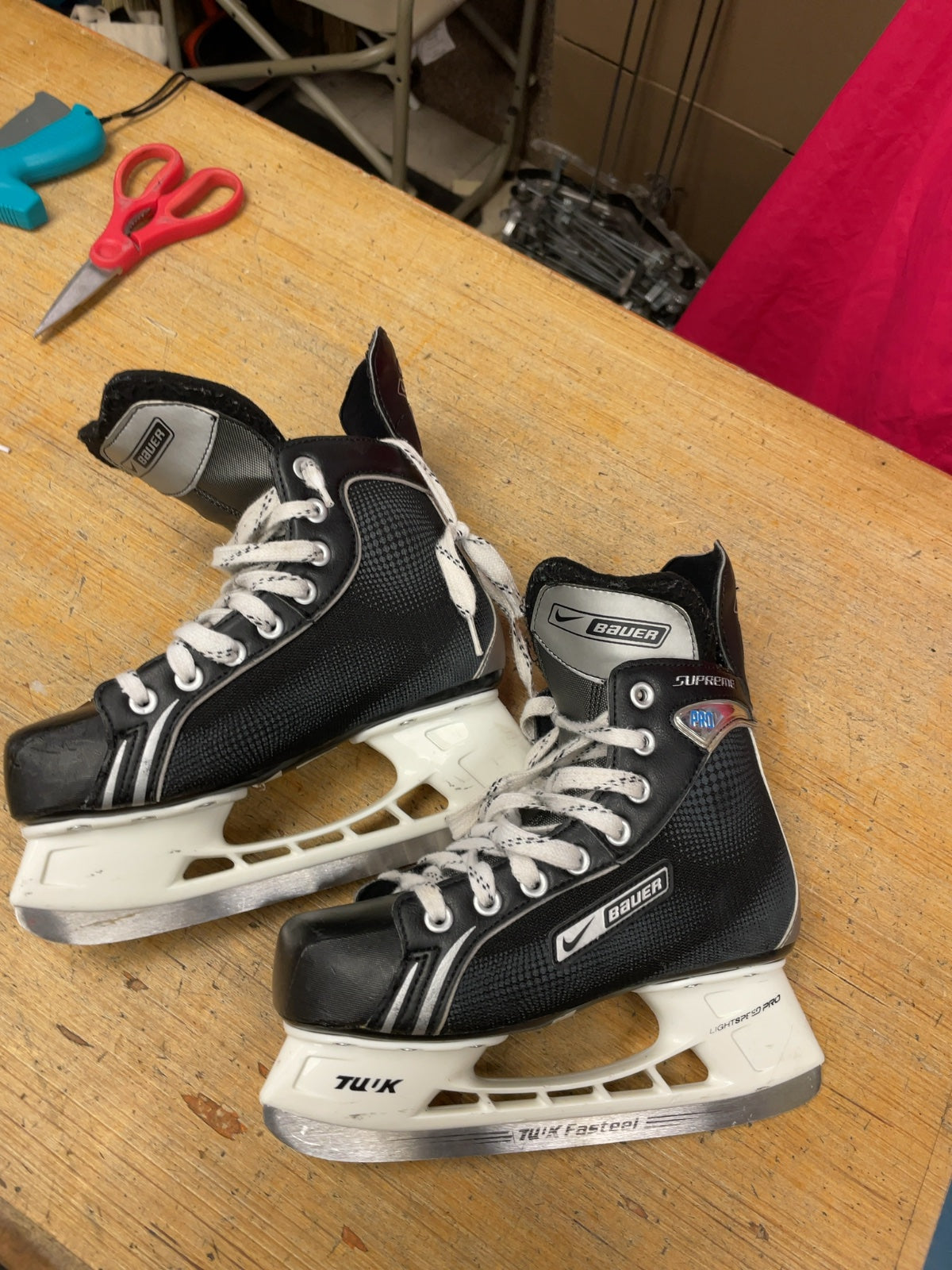 Nike Bauer Supreme PRO Size 4 Junior Ice Hockey Skates