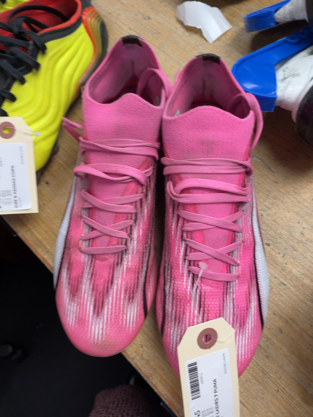 Puma Ultra Size 7 Women's Soccer Cleats Pink