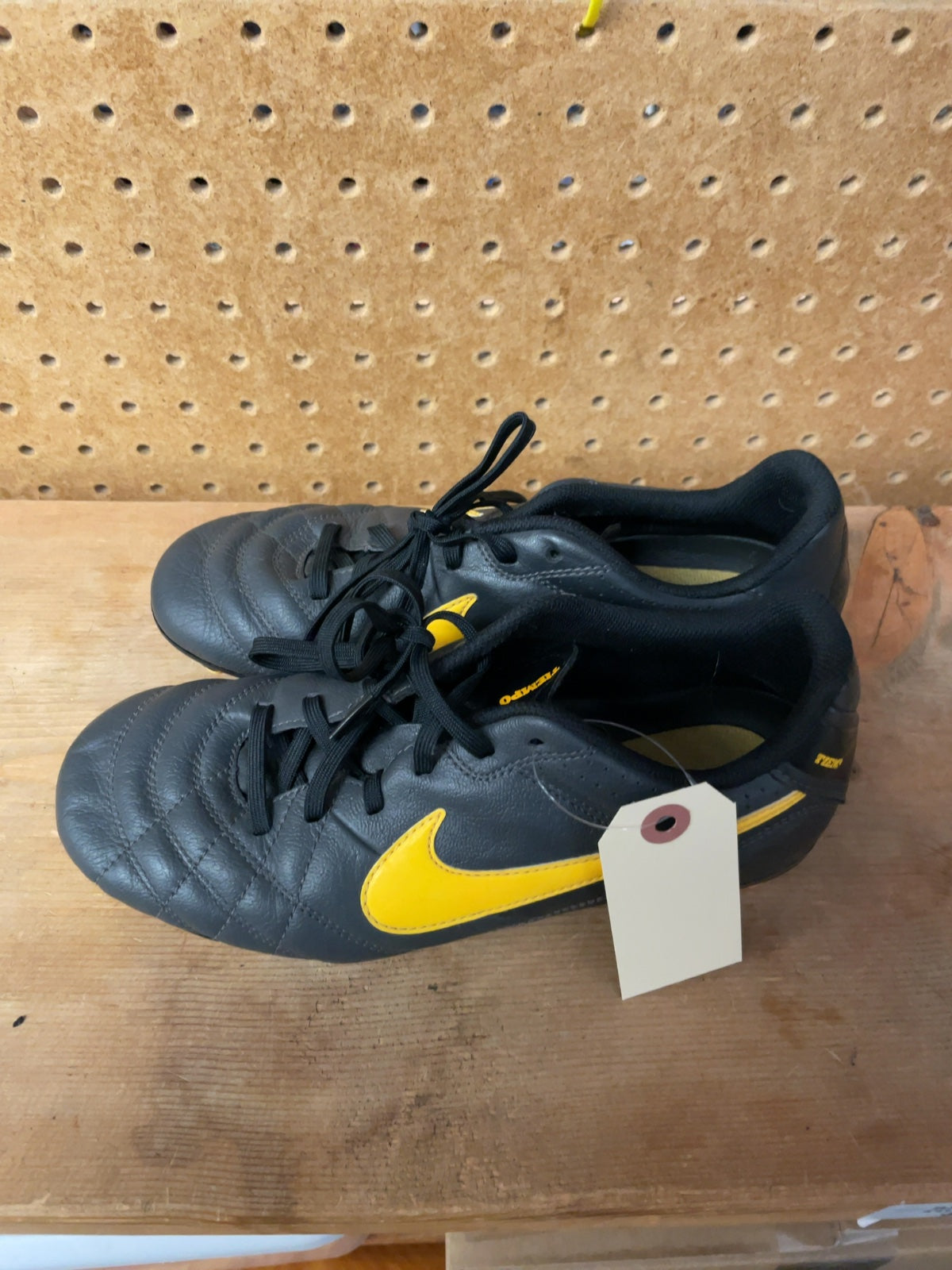 Nike Tiempo Size 5Y Soccer Cleats