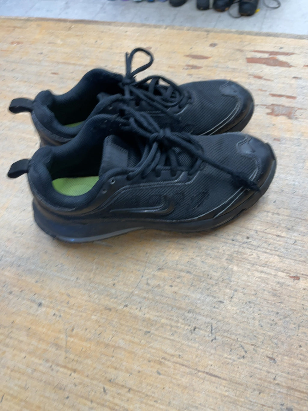 Nike Air Max AP Size 8 US Triple Black Running Shoes