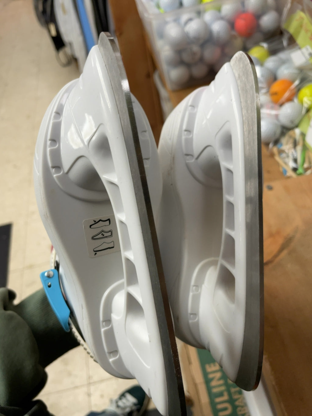 Bauer Size 8/9C Recreational Ice Skates White/Pink