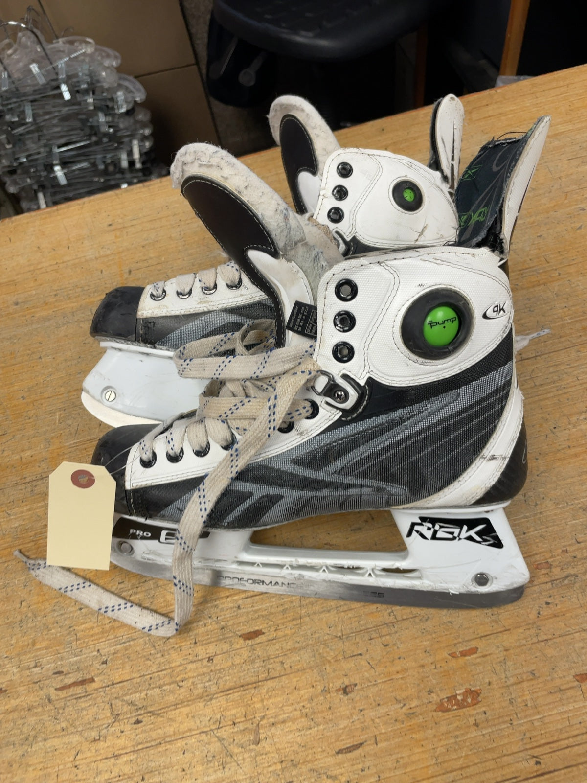 Reebok 9K The Pump Size 10 D Hockey Skates