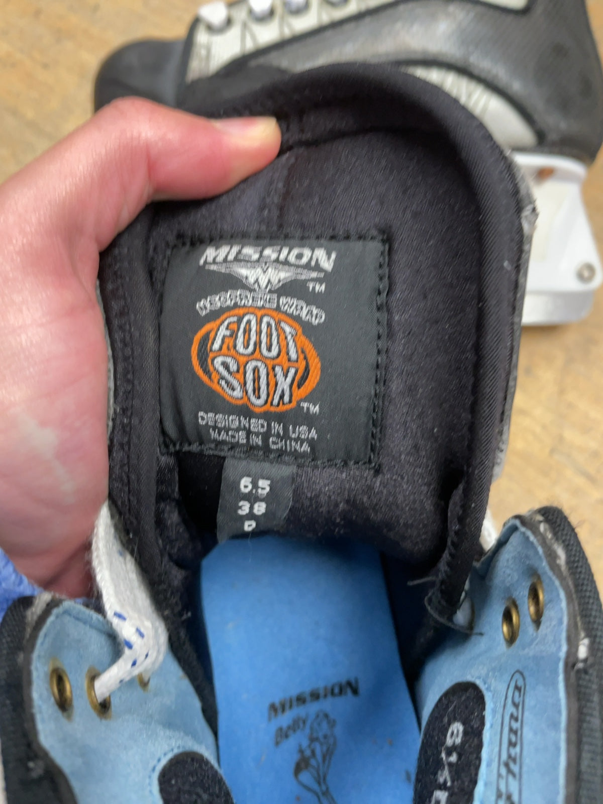 Mission Betty Flyweight Size 6.5 D Ice Hockey Skates