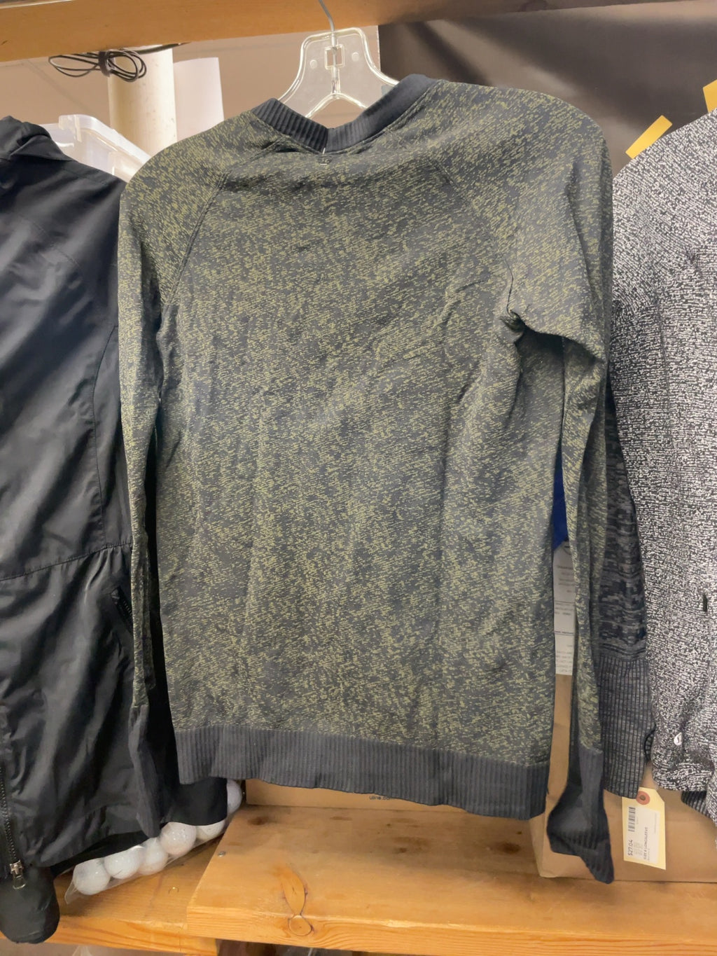 lululemon Size 8 Long Sleeve Crewneck Top