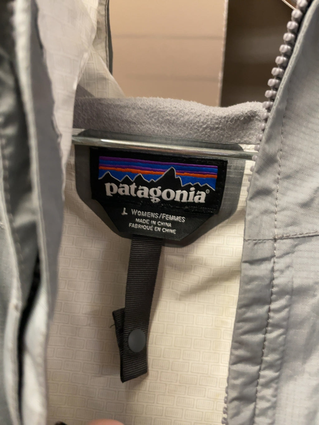 Patagonia Size L Women's Rain Jacket Grey