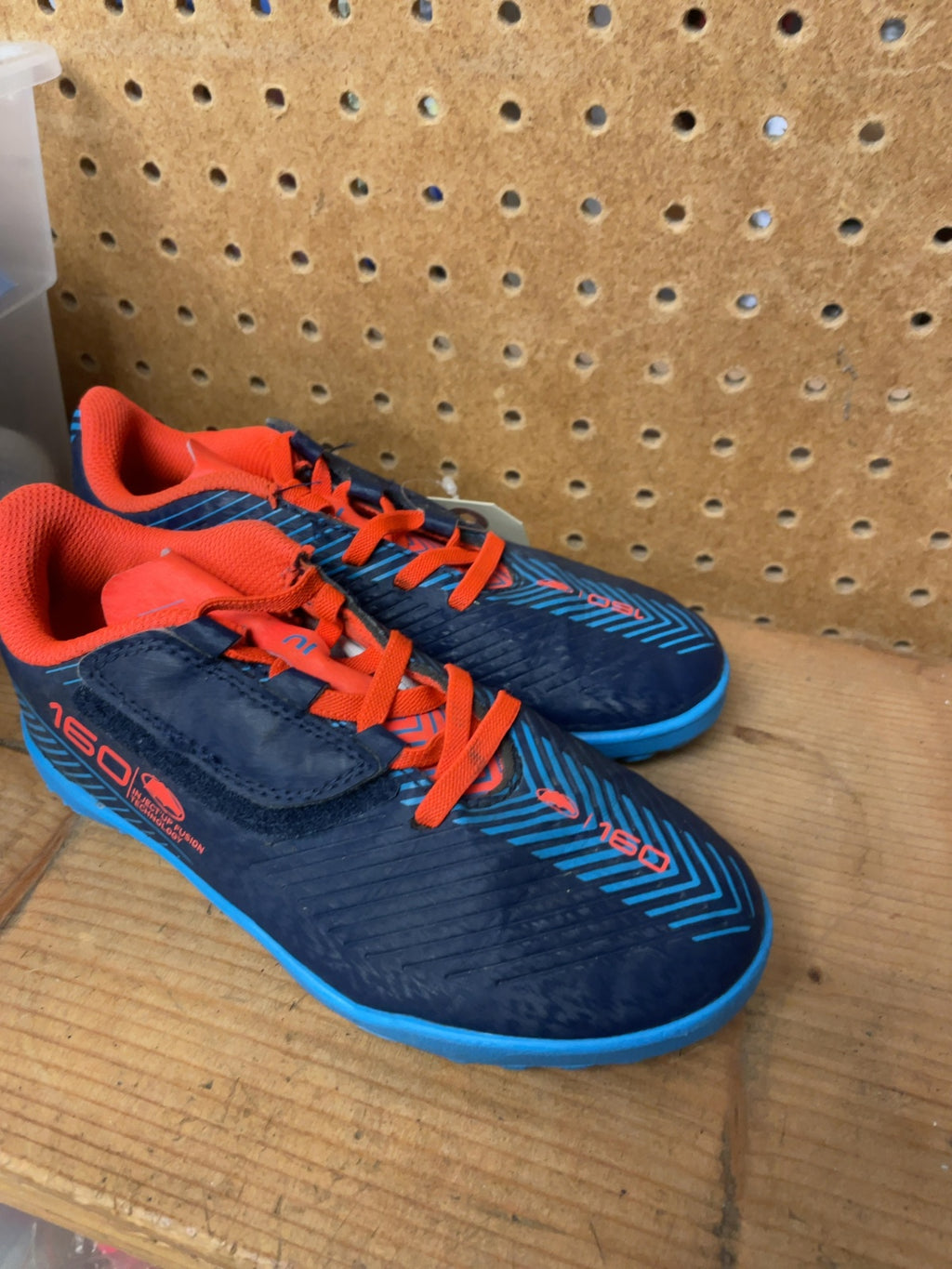 Kipsta 160 Size 1 Turf Soccer Shoes