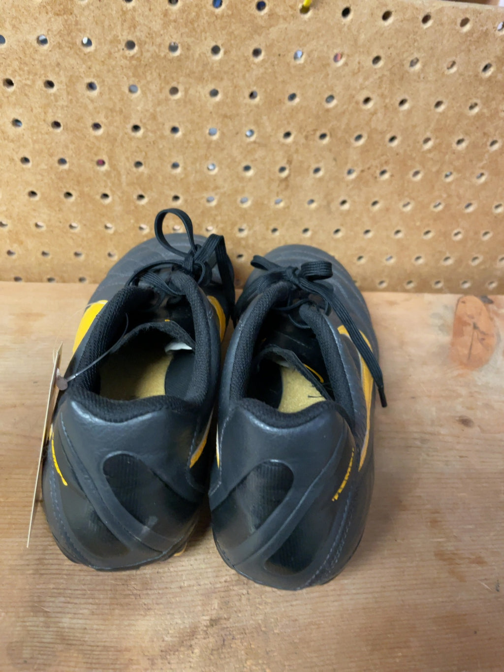 Nike Tiempo Size 5Y Soccer Cleats
