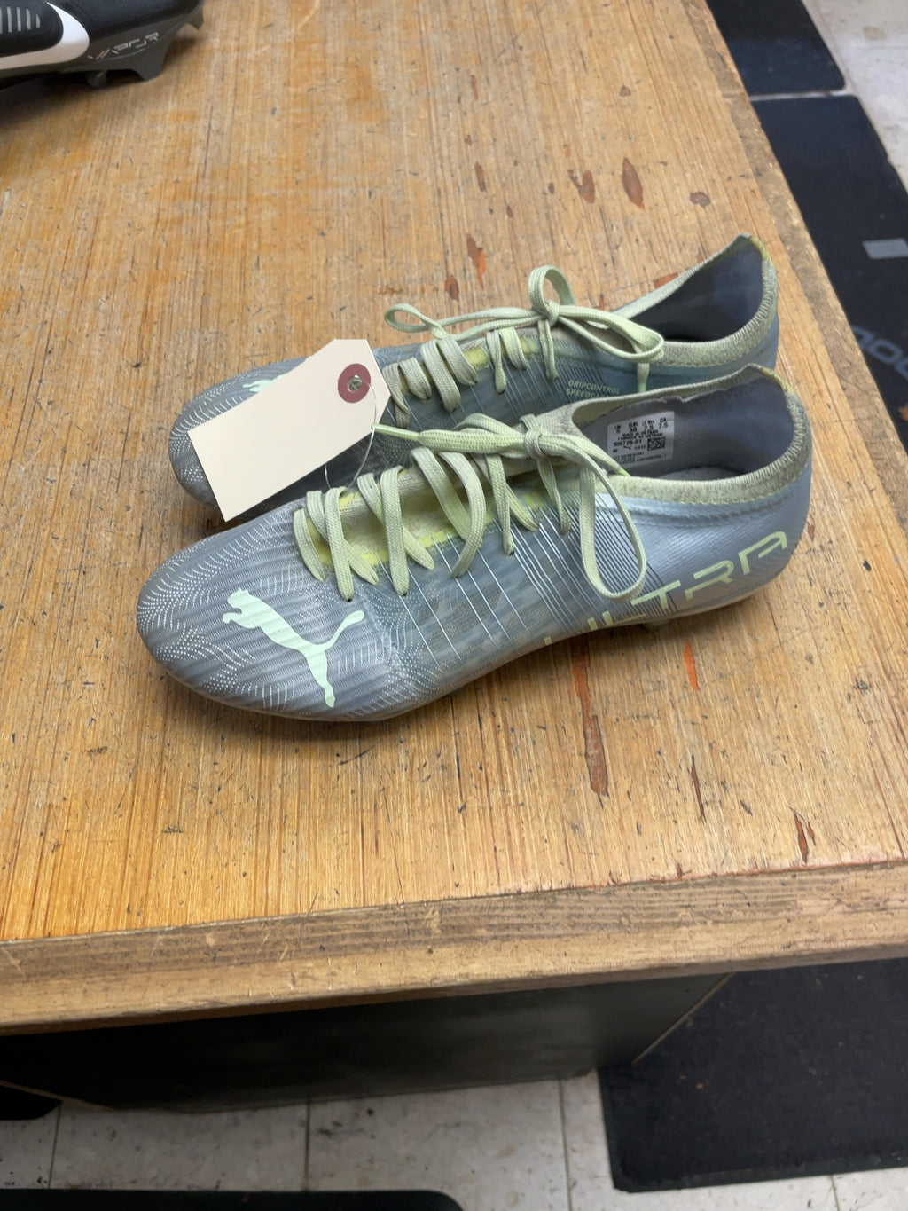 Puma Ultra Size 7.5 US Wn's Soccer Cleats
