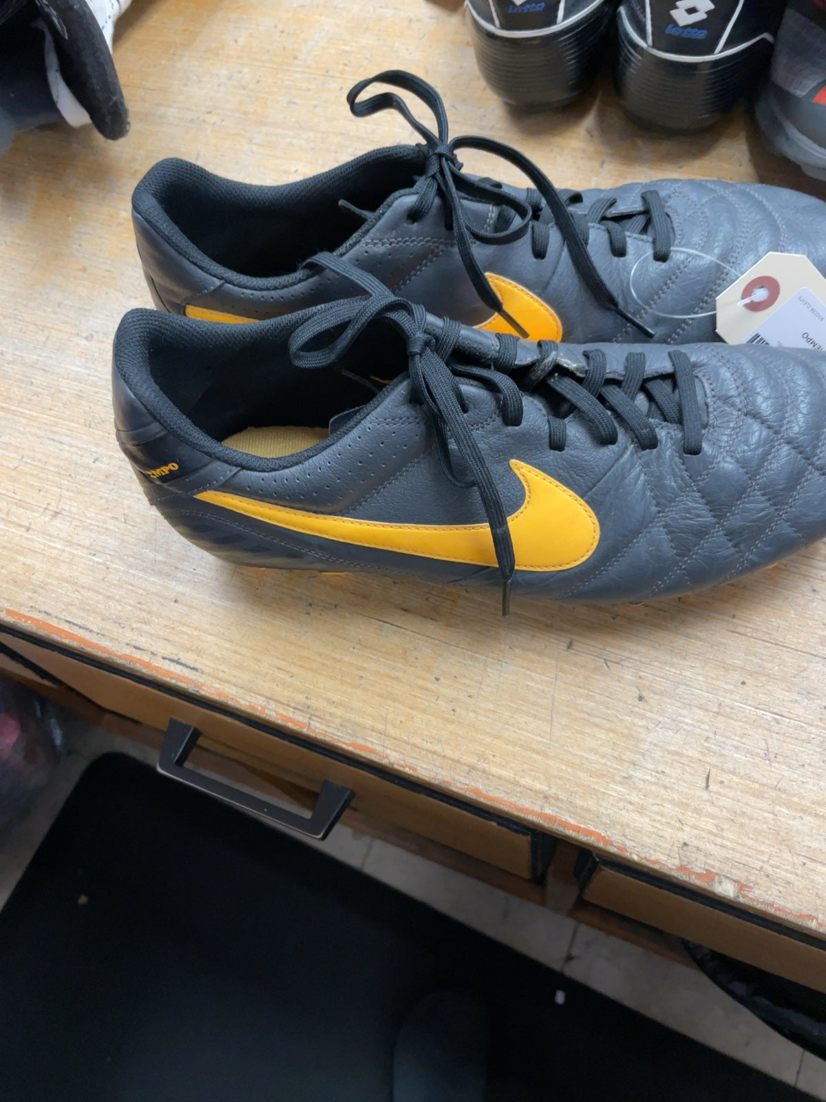 Nike Tiempo Size 11.5 US Soccer Cleats