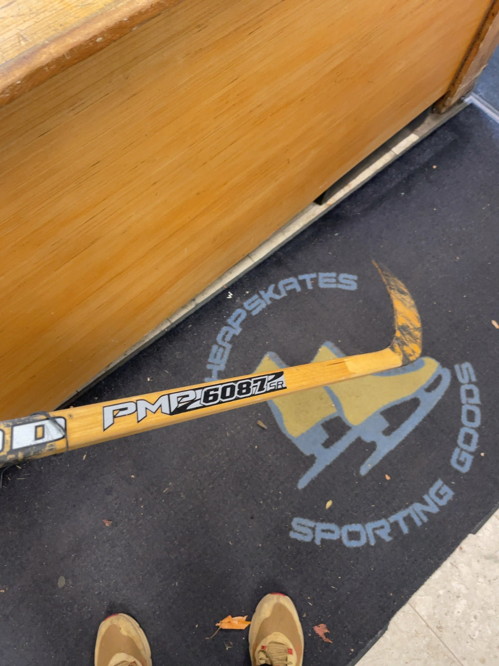 Sher-Wood PMP 6087 Senior RH PP26 Wood Hockey Stick