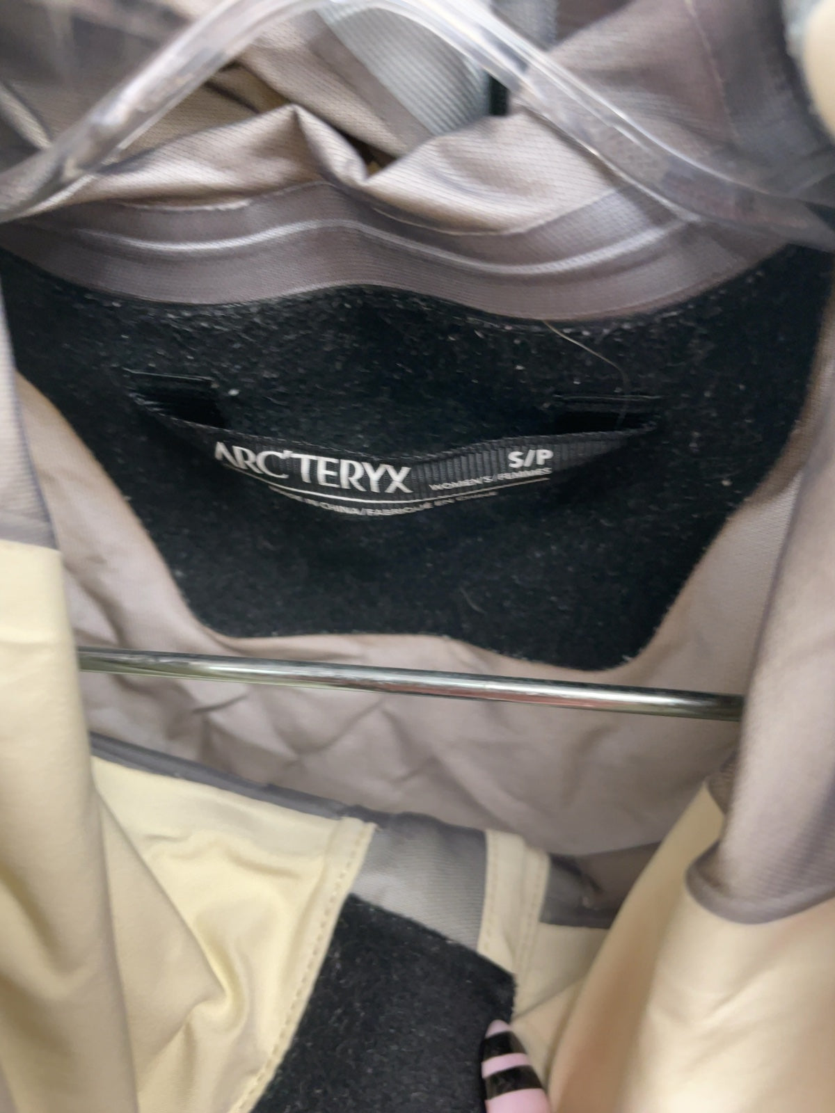 Arc'teryx Rain Jacket Size S Off-White