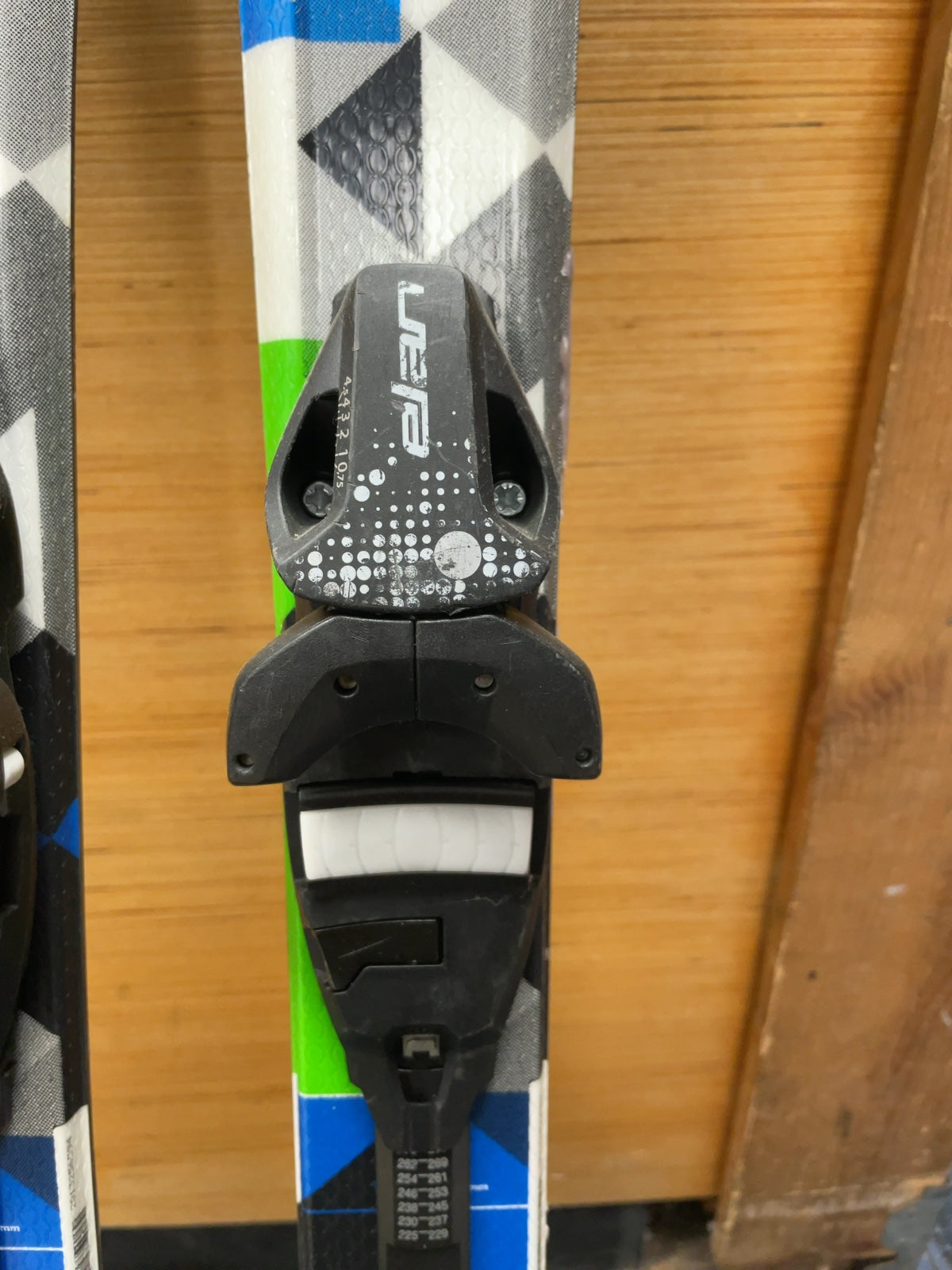 Elan Pinball Team 120cm Skis with EL 4.5 Bindings