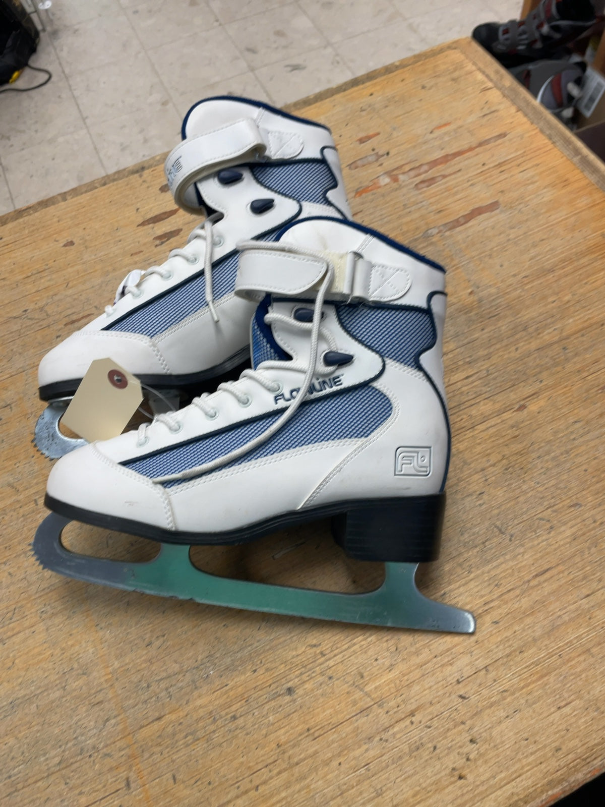 Flowline Size 8 Figure Skates