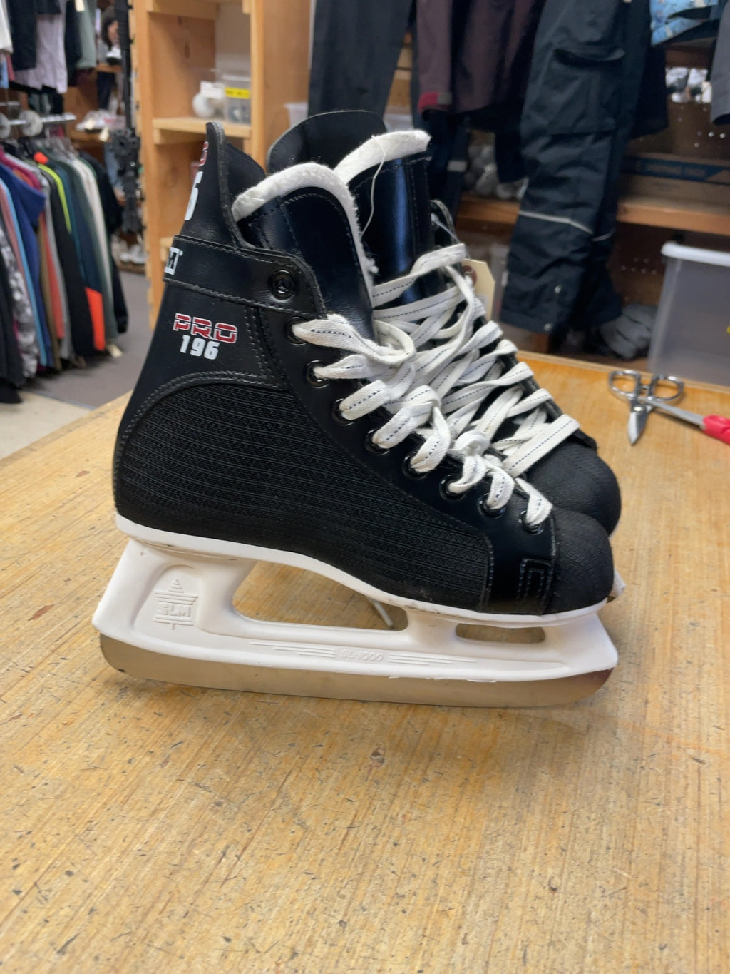CCM Pro 196 Size 4 Hockey Skates