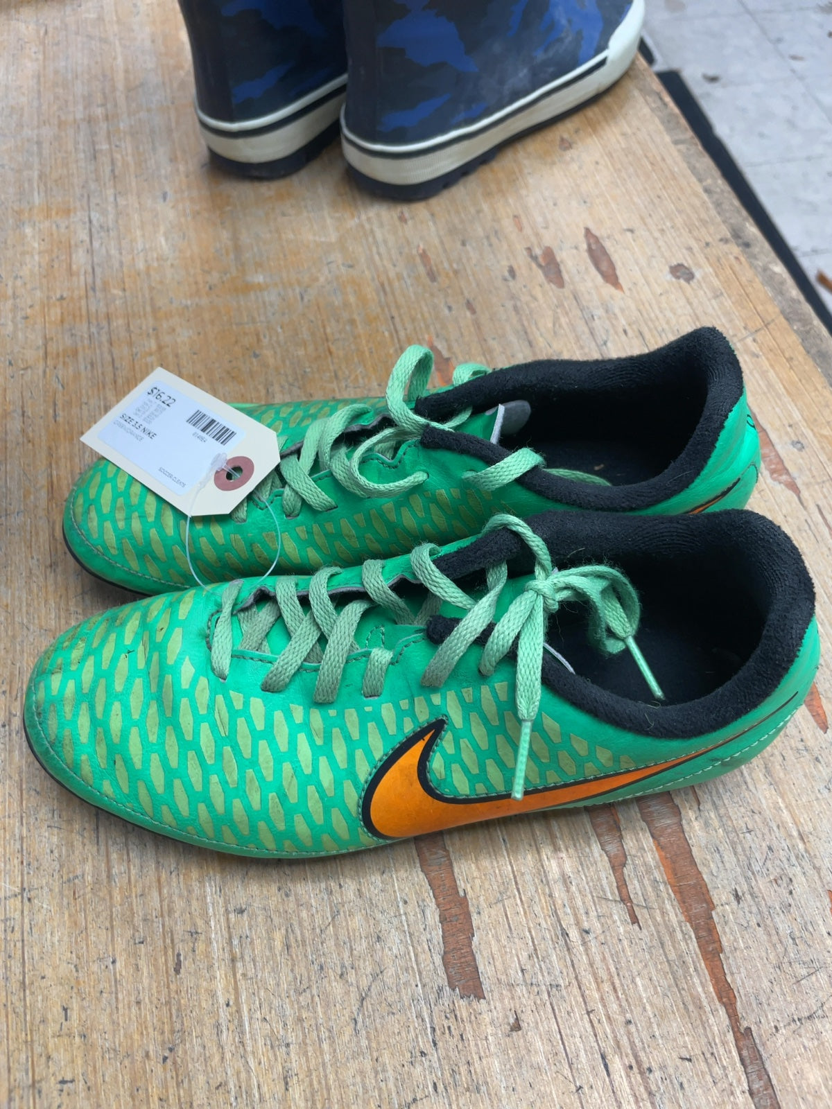 Nike Magista Size 3.5 Soccer Cleats Green Orange