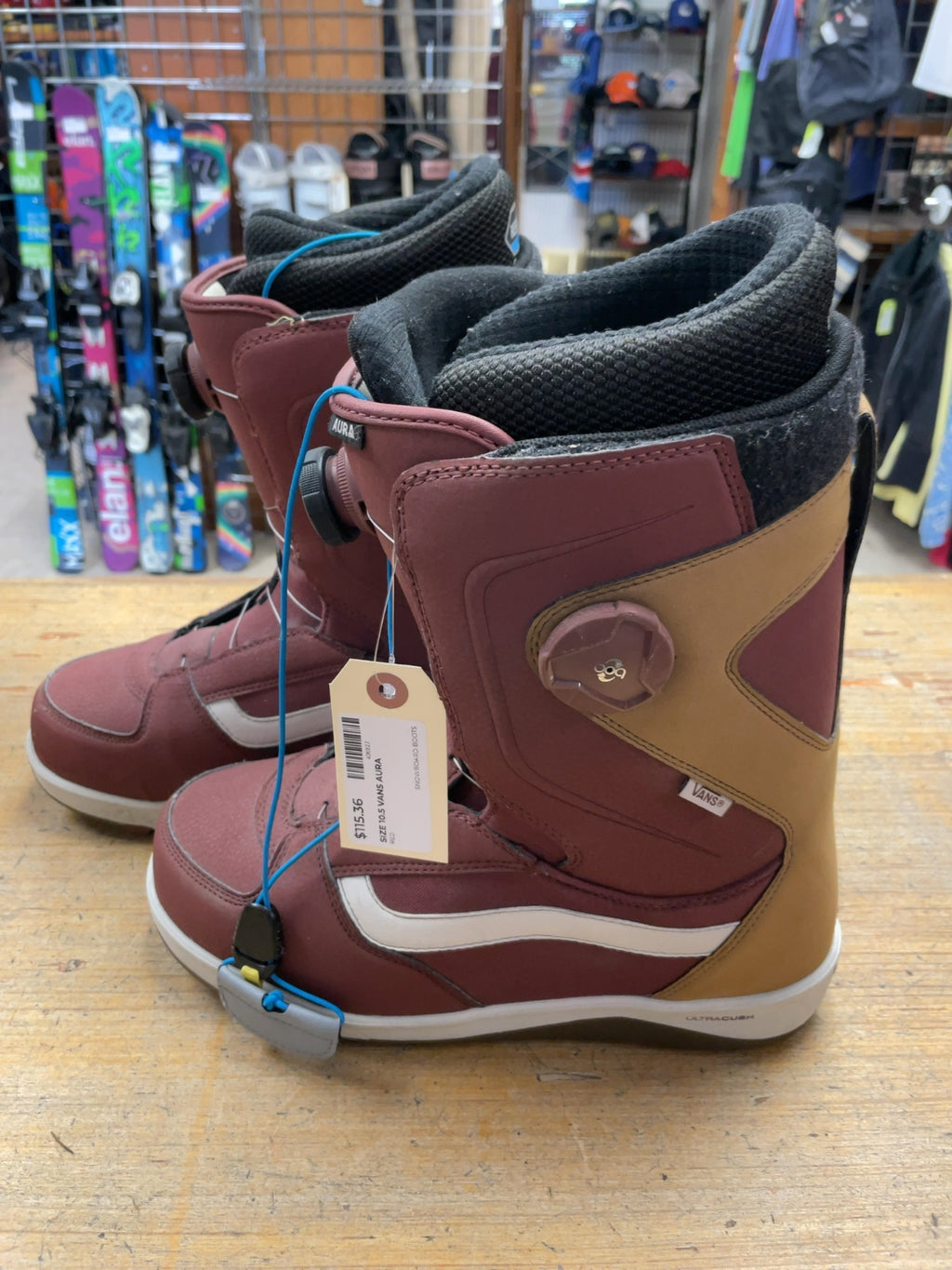 Vans Aura Size 10.5 US Snowboard Boots