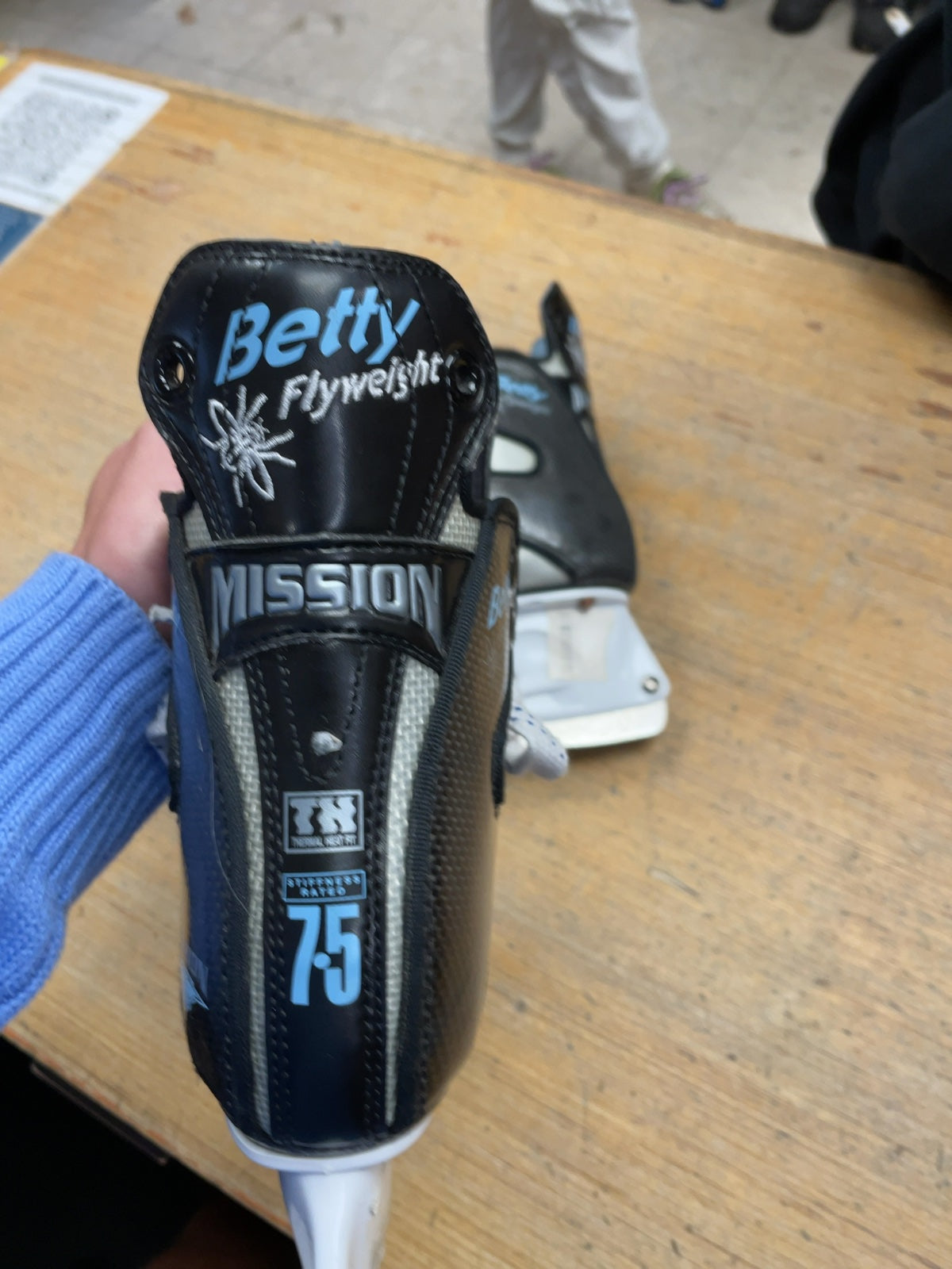 Mission Betty Flyweight Size 6.5 D Ice Hockey Skates