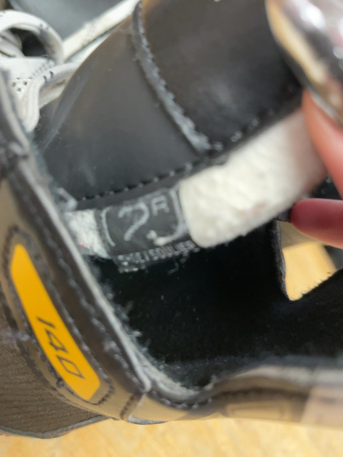 Bauer Supreme 140 Size 2R Ice Hockey Skates
