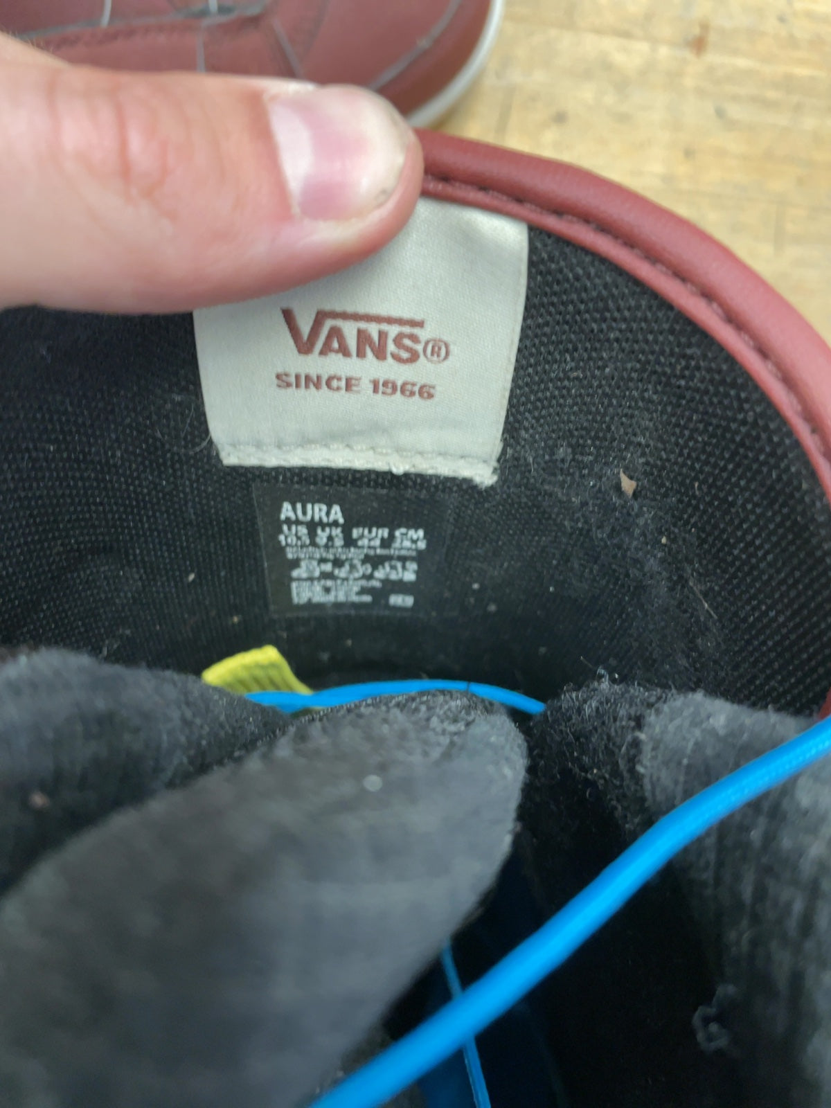 Vans Aura Size 10.5 US Snowboard Boots