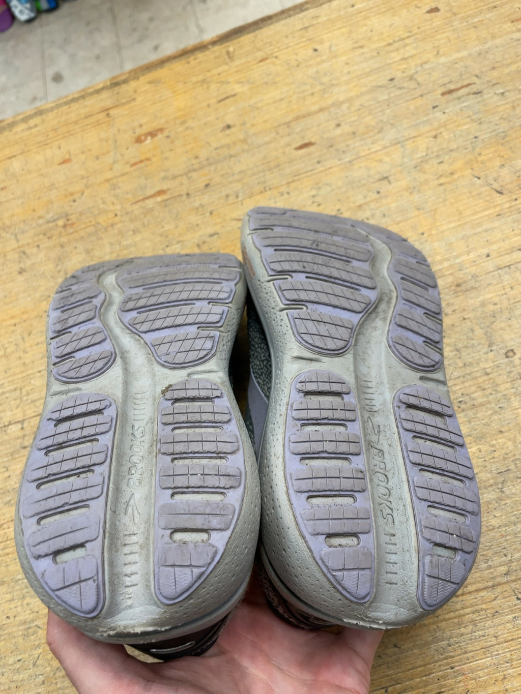 Brooks Ghost Max 2 Size 7.5 D Running Shoes