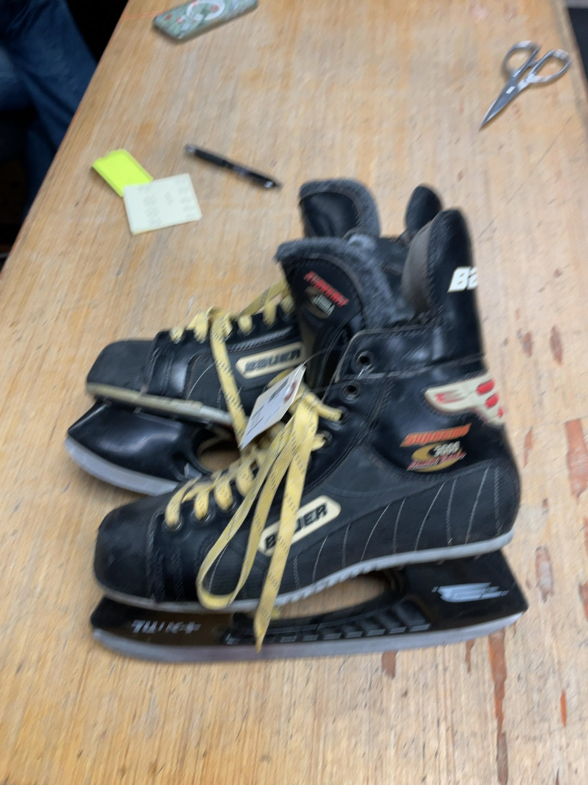 Bauer Supreme 3000 Limited Edition Size 9 Ice Hockey Skates