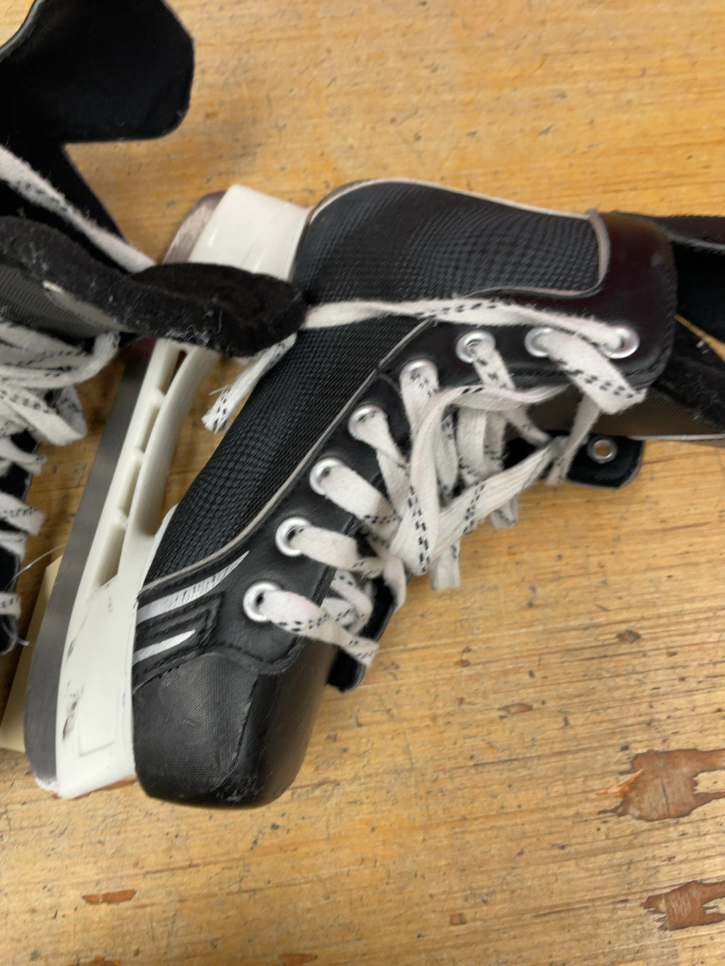 Nike Bauer Supreme PRO Size 4 Junior Ice Hockey Skates