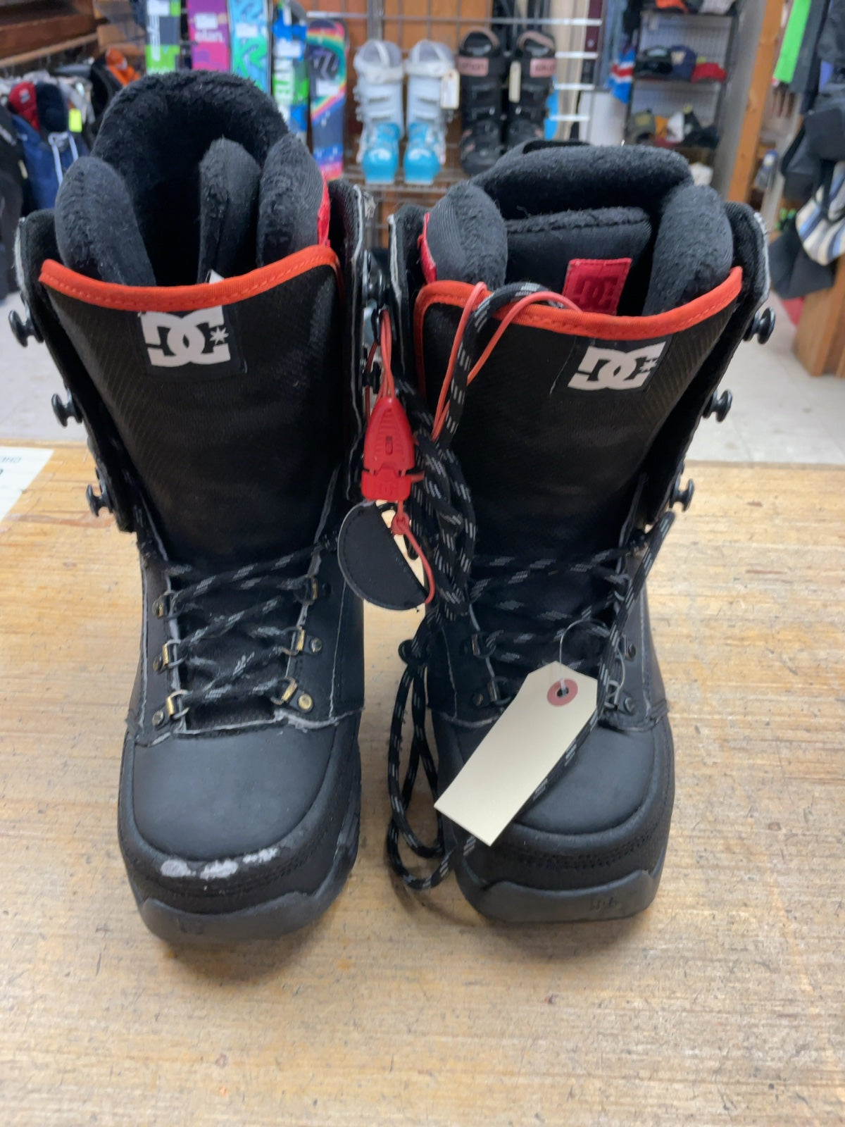 DC Rogan Size 7 Snowboard Boots