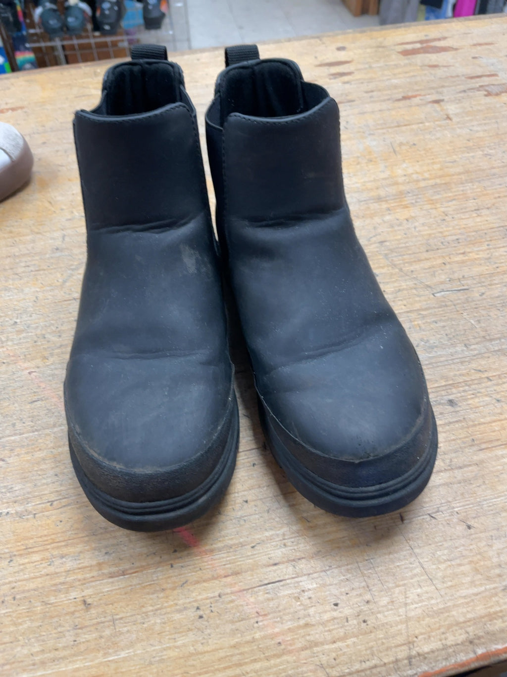 Native Fitzsimmons Chelsea Size 4 US Youth Boots