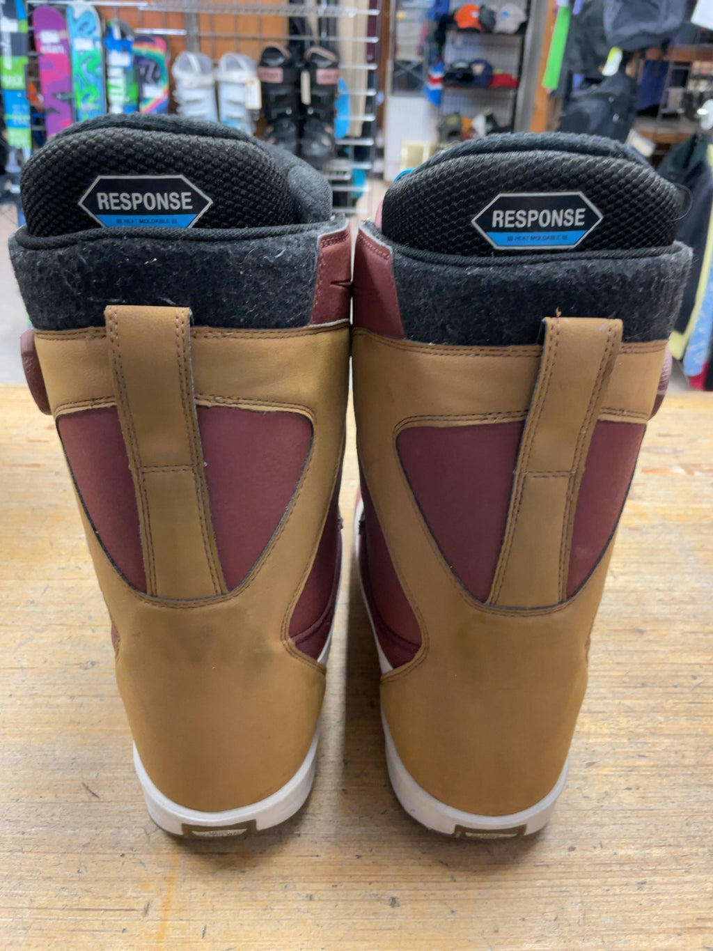 Vans Aura Size 10.5 US Snowboard Boots
