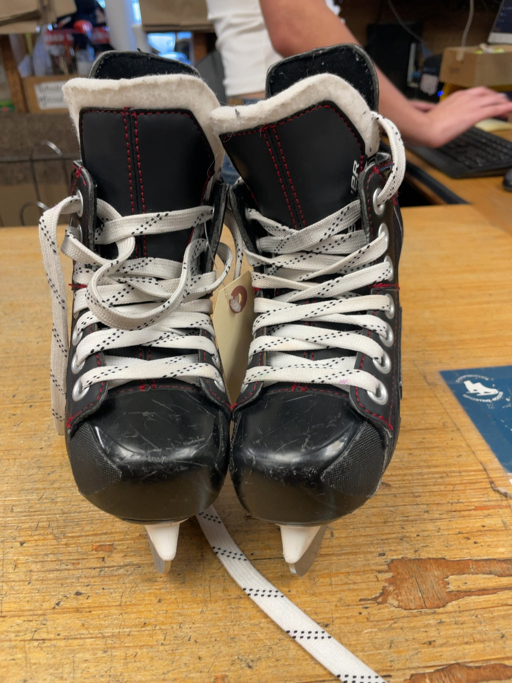 Bauer Vapor X300 Size 8C Youth Ice Hockey Skates