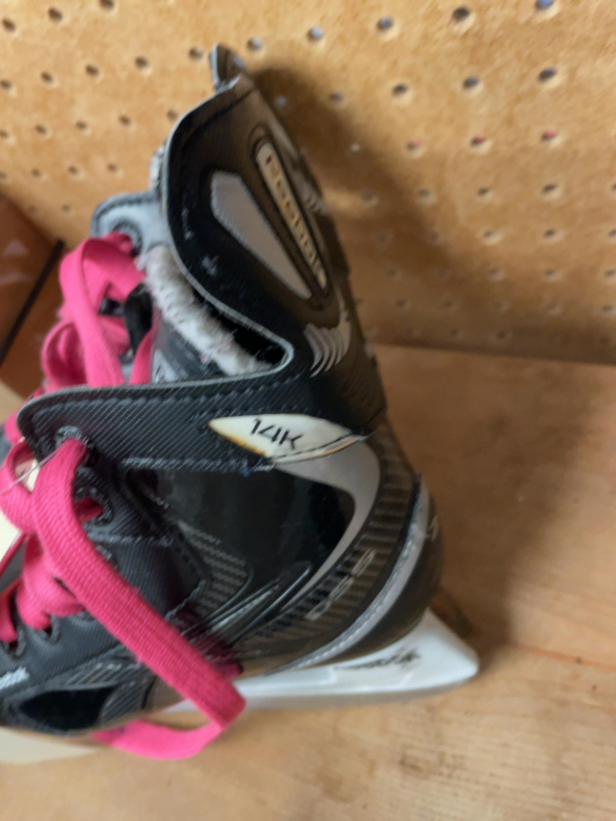 Reebok 14K Size 10C Youth Ice Hockey Skates