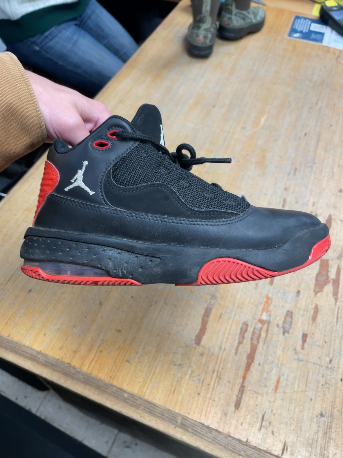 Jordan Max Aura Size 3.5Y US Youth Basketball Shoes